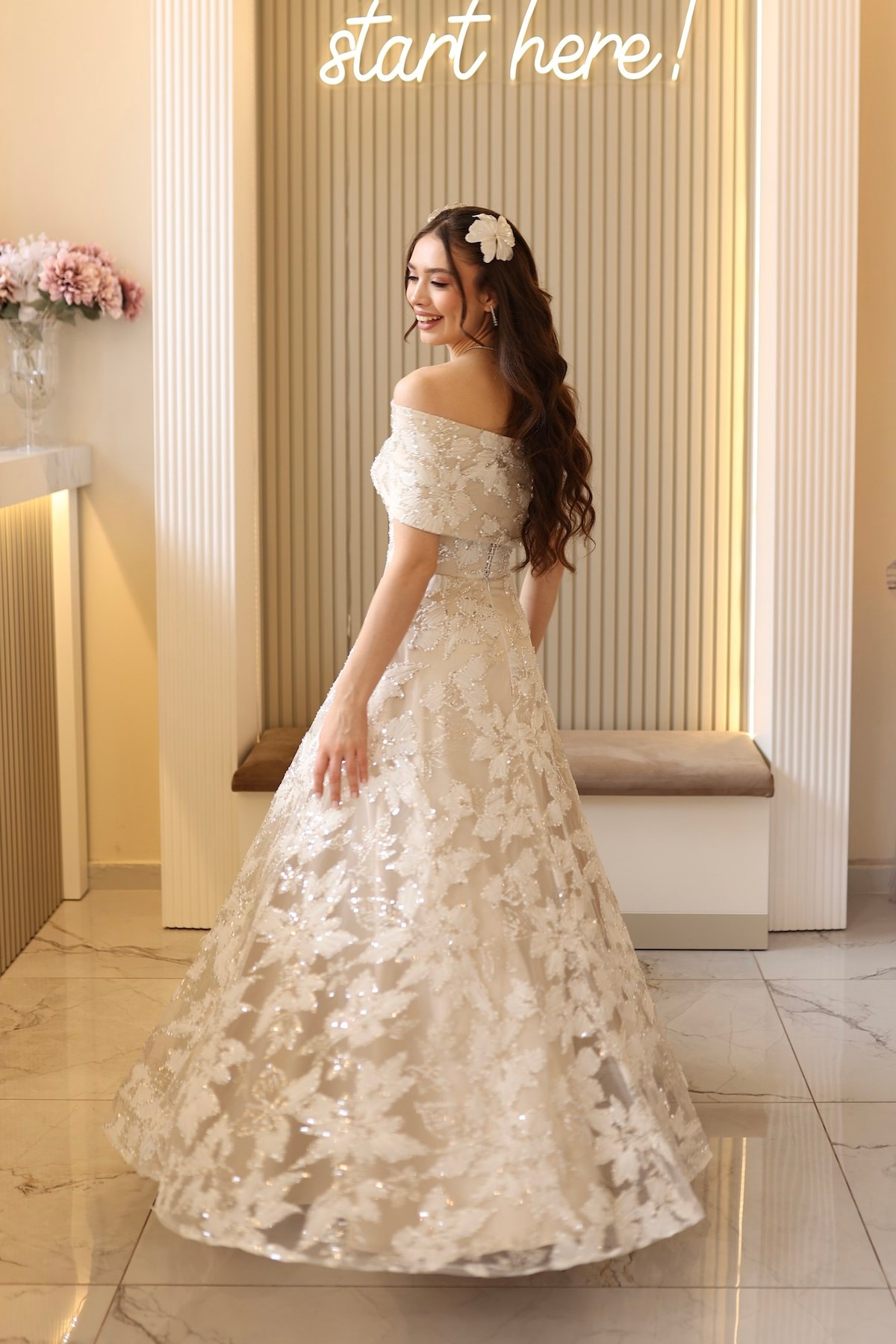 TheElsa | ARES BEYAZ BEJ MAKSİBEYAZ DANTEL ELBİSELERAres Beyaz Bej Maxi Prenses Elbise