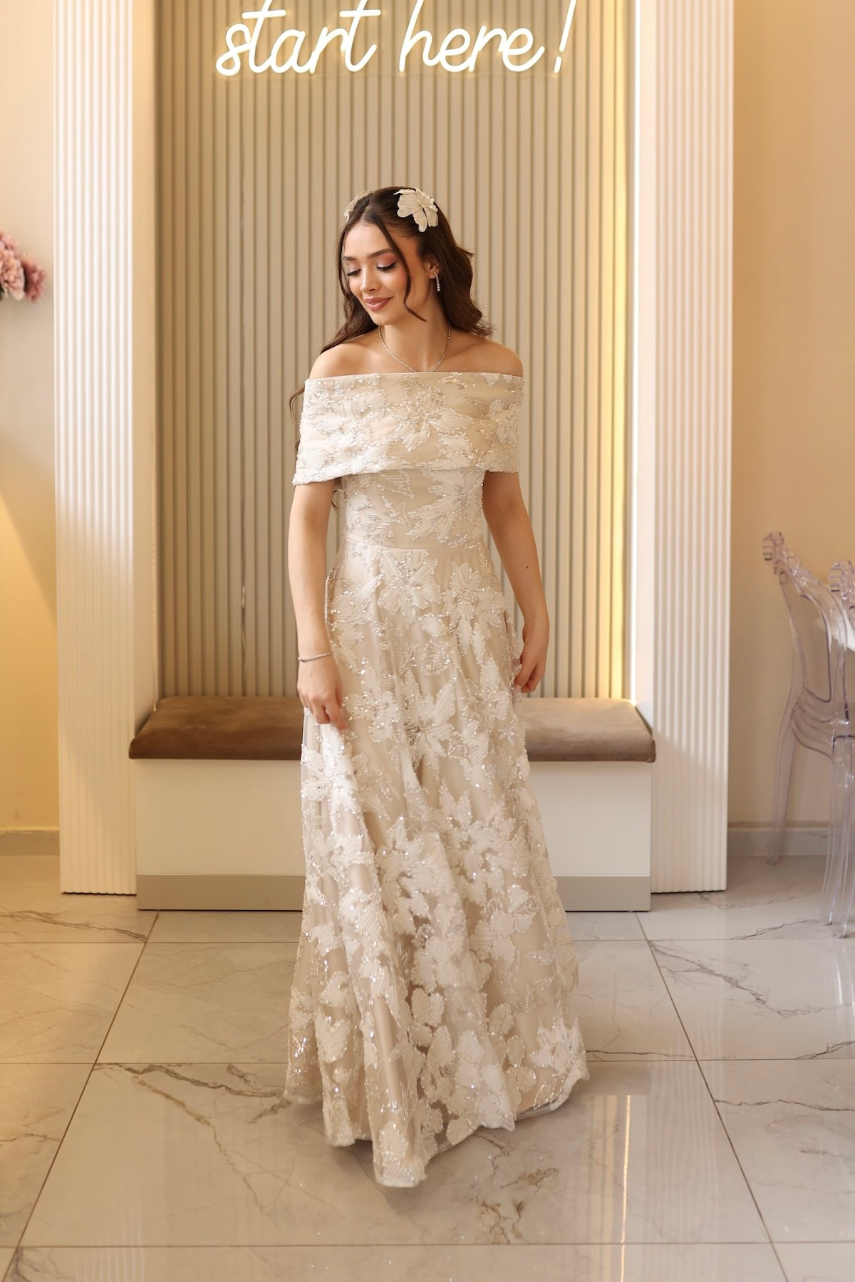 TheElsa | ARES BEYAZ BEJ MAKSİBEYAZ DANTEL ELBİSELERAres Beyaz Bej Maxi Prenses Elbise