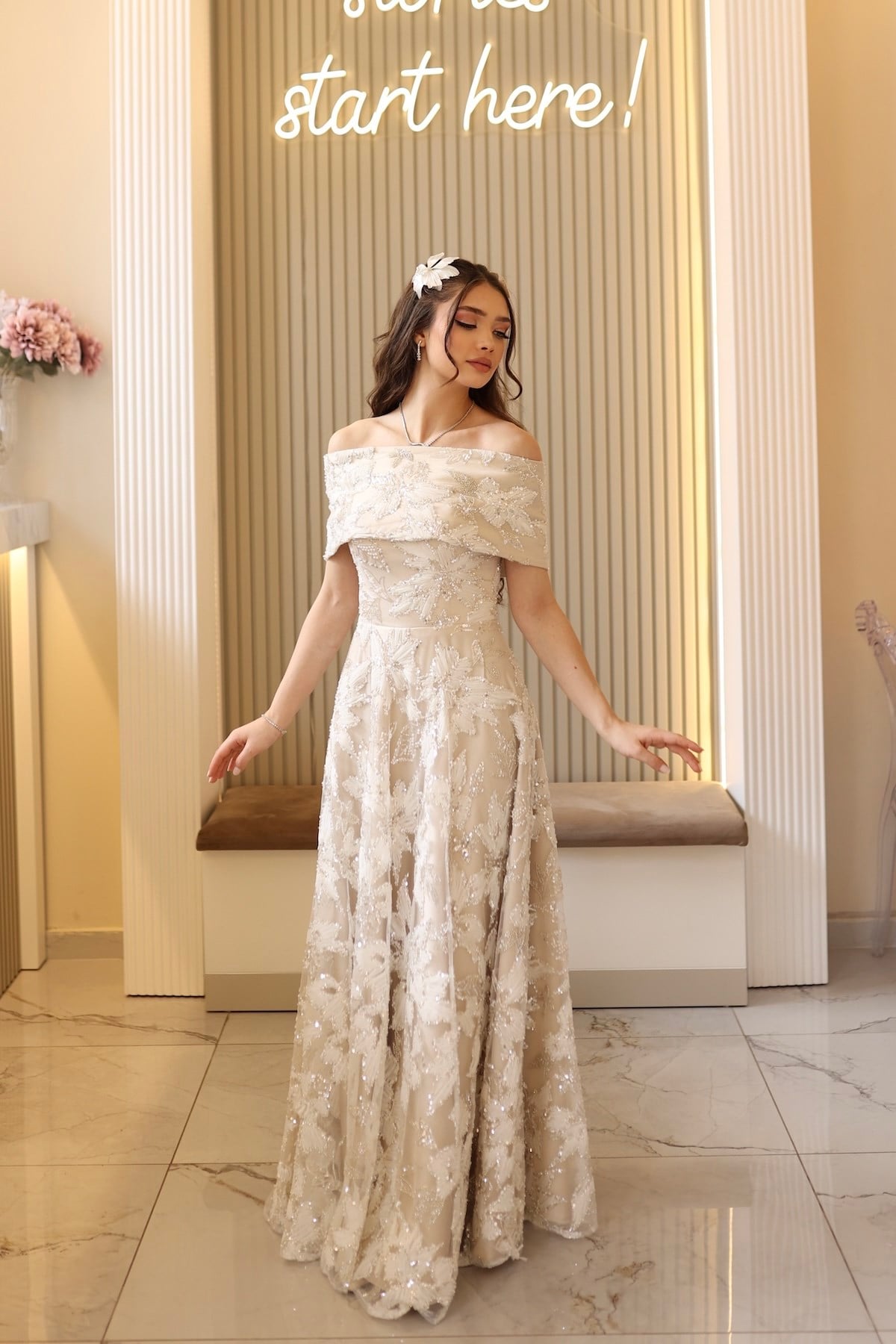 TheElsa | ARES BEYAZ BEJ MAKSİBEYAZ DANTEL ELBİSELERAres Beyaz Bej Maxi Prenses Elbise