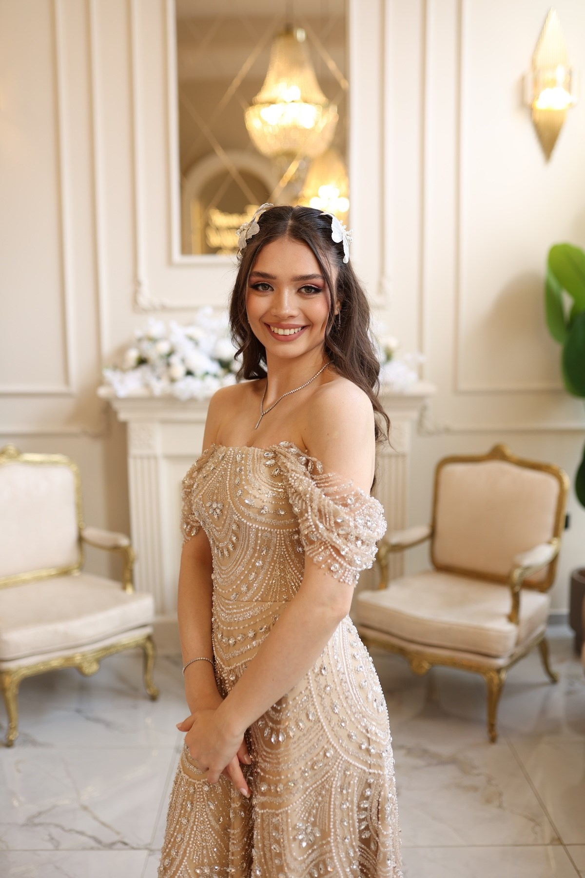 TheElsa | Blair Bej MaksiRENKLİ DANTEL ELBİSELERBlair Bej Maksi Taşlı Özel Tasarım Elbise