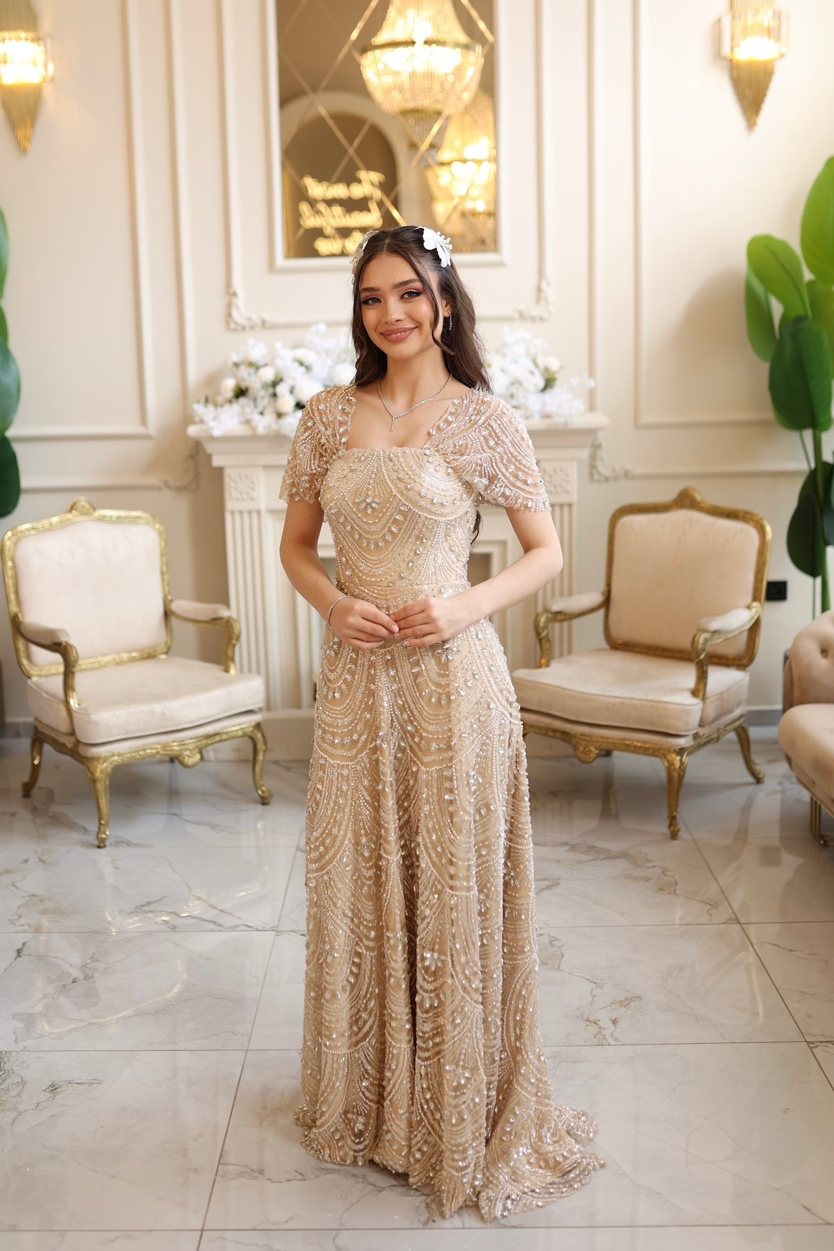 TheElsa | Blair Bej MaksiRENKLİ DANTEL ELBİSELERBlair Bej Maksi Taşlı Özel Tasarım Elbise