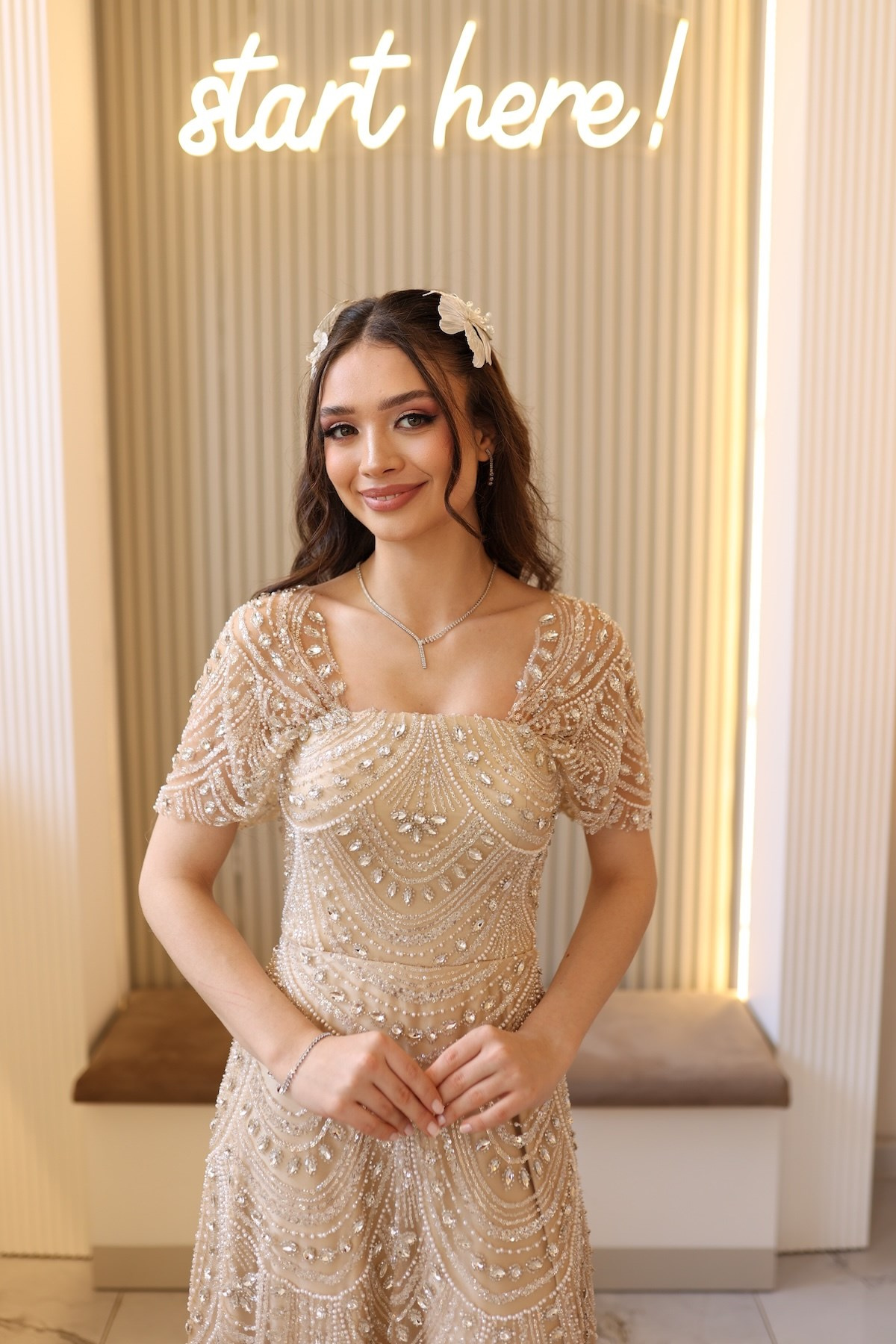 TheElsa | Blair Bej MaksiRENKLİ DANTEL ELBİSELERBlair Bej Maksi Taşlı Özel Tasarım Elbise