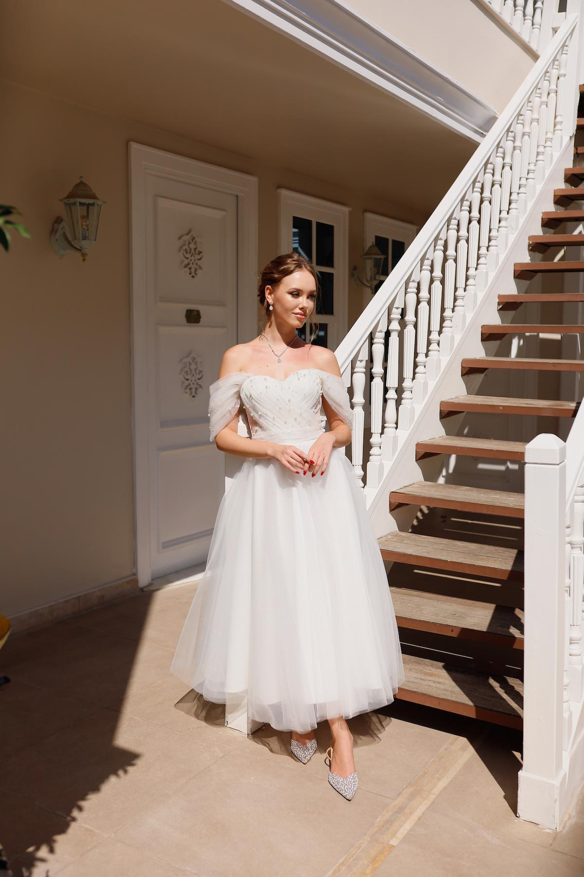 TheElsa | GİYİM | TAKI | Clara İncili Beyaz Özel Tasarım Tül Nikah ElbisesiÖZEL ÜRETİM ELBİSEClara White Special Design Tulle Wedding Dress with Pearls