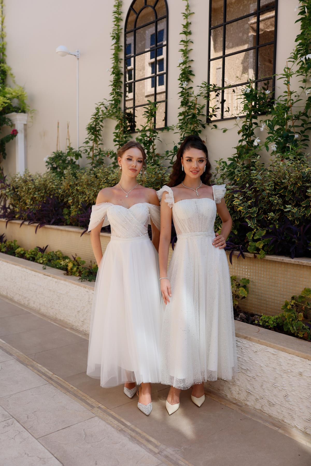 TheElsa | GİYİM | TAKI | Clara İncili Beyaz Özel Tasarım Tül Nikah ElbisesiÖZEL ÜRETİM ELBİSEClara White Special Design Tulle Wedding Dress with Pearls