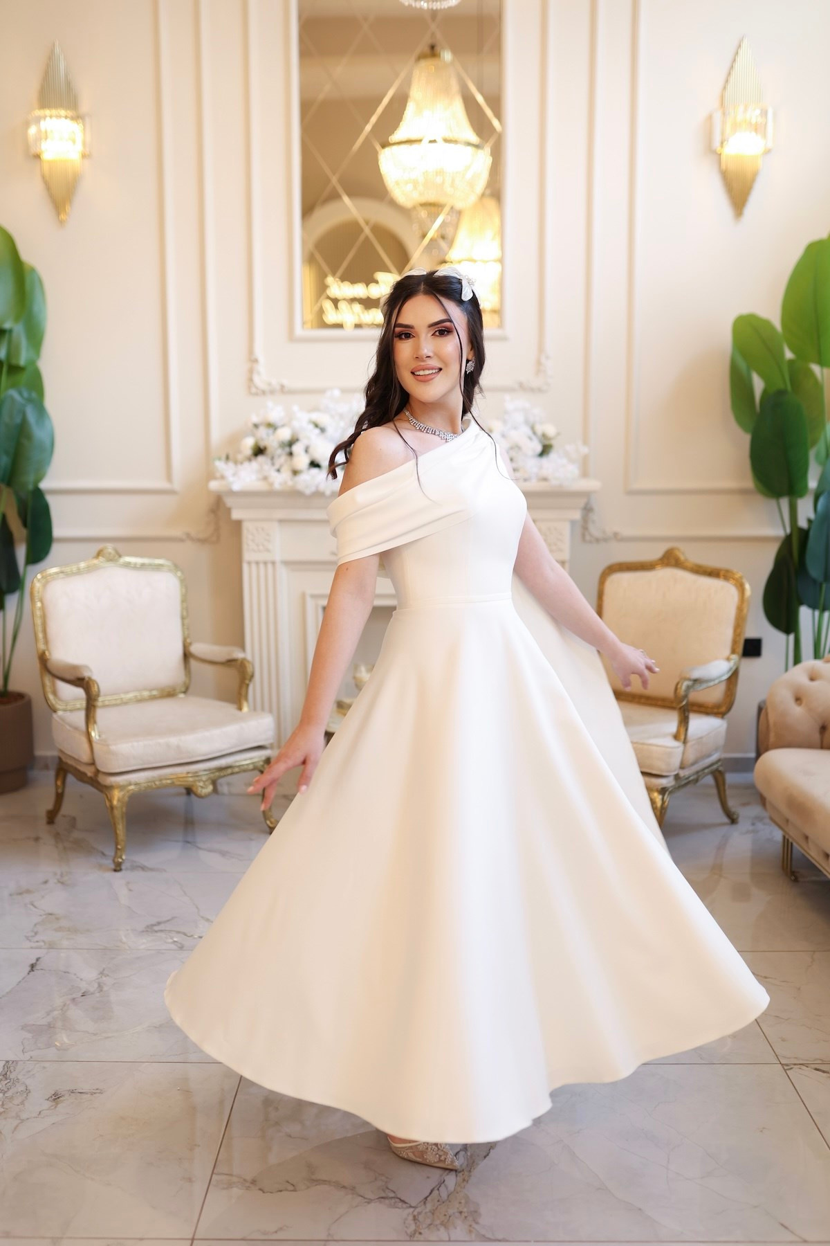TheElsa | Freya Beyaz KloşSADE ELBİSELERFreya Beyaz Kloş Elbise