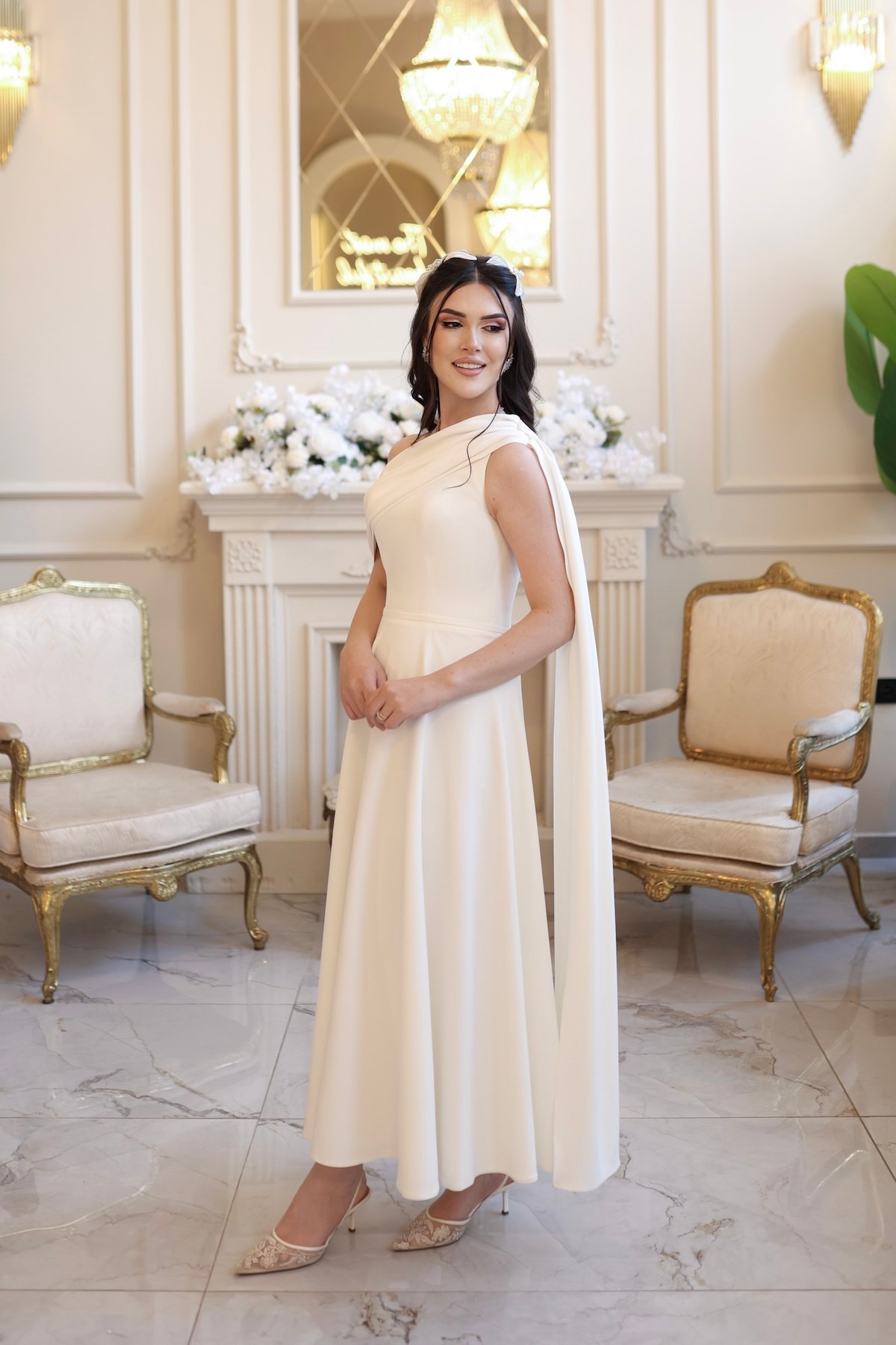 TheElsa | Freya Beyaz KloşSADE ELBİSELERFreya Beyaz Kloş Elbise