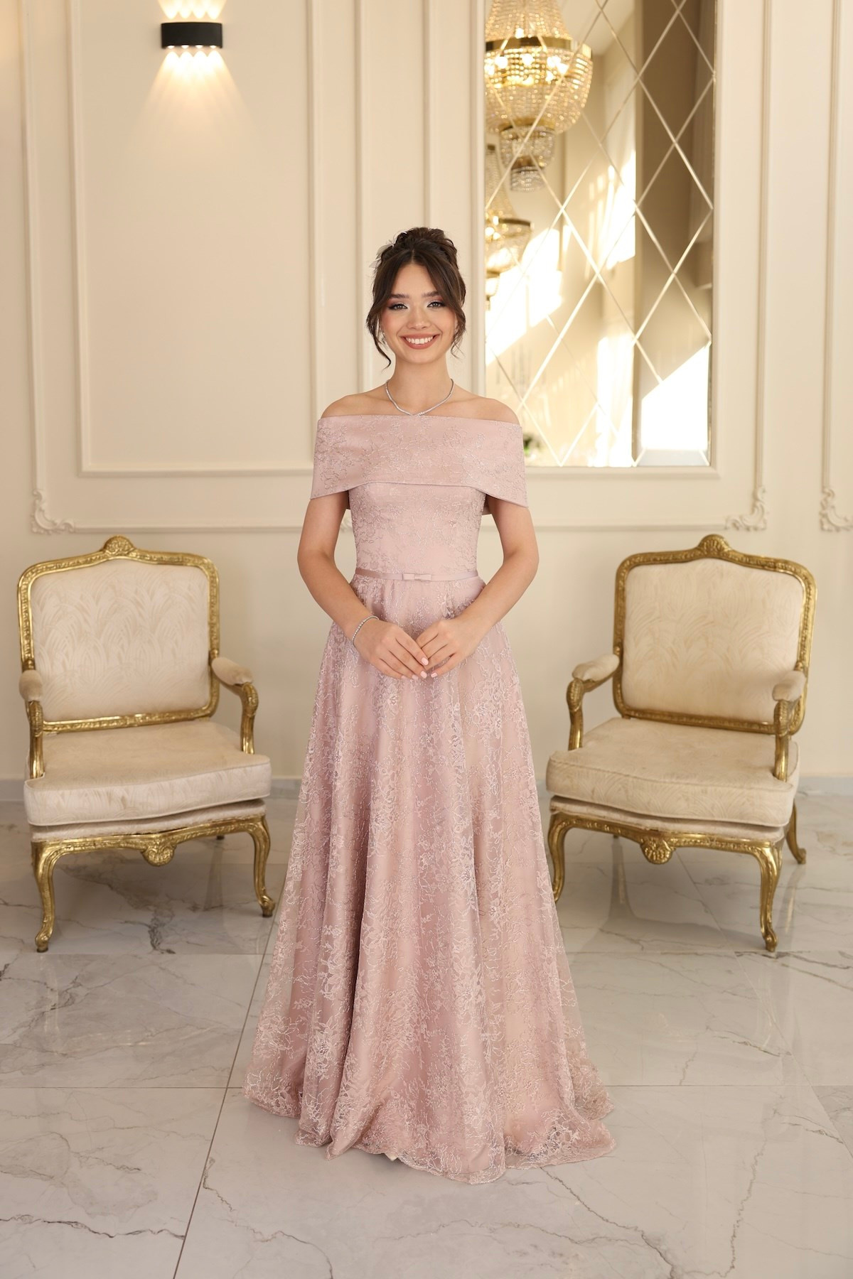 TheElsa | Galisia Prenses Pudra Pembe Maxi Dantel Özel Tasarım Abiye ElbiseRENKLİ DANTEL ELBİSELERGalisia Prenses Pudra Pembe Maxi  Dantel Özel Tasarım Abiye Elbise
