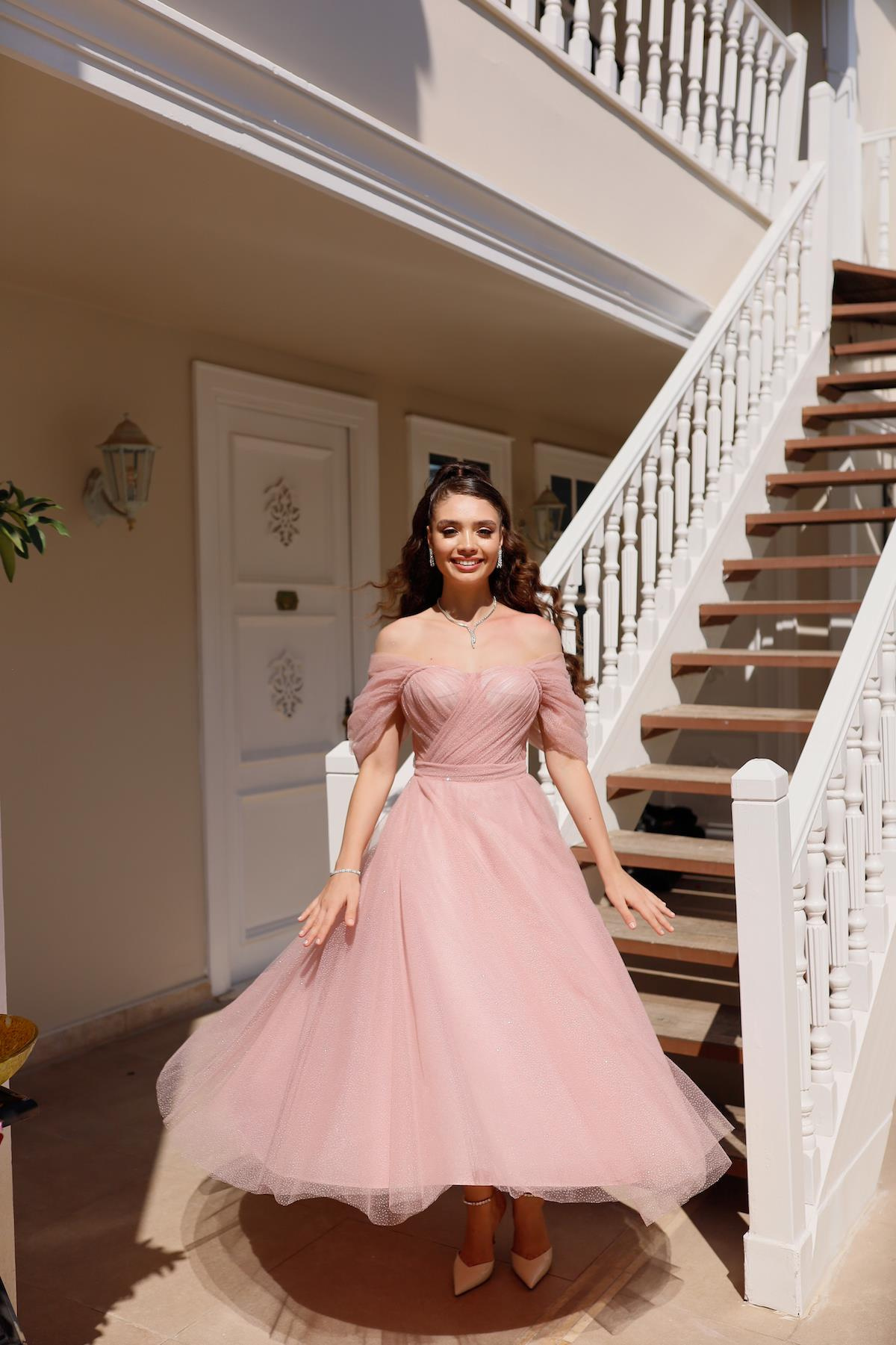 TheElsa | GİYİM | TAKI | Henna Simli Pudra Pembe Özel Tasarım Abiye Tül ElbiseÖZEL ÜRETİM ELBİSEHenna Glitter Powder Pink Special Design Evening Dress Tulle Dress