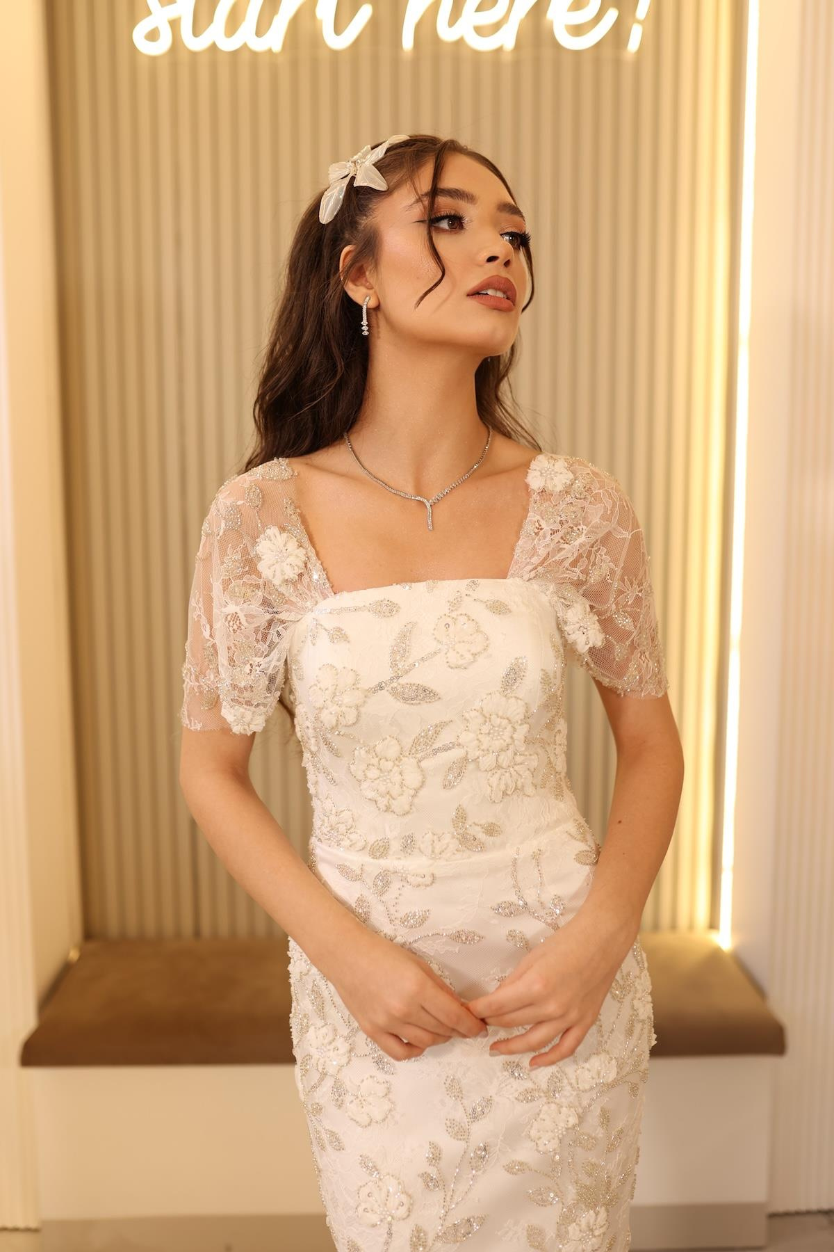 TheElsa | KALİNA BEYAZ KALEMBEYAZ DANTEL ELBİSELERKalina Beyaz Kalem Çiçekli Özel Tasarım Dantel Nişan Nikah Elbise