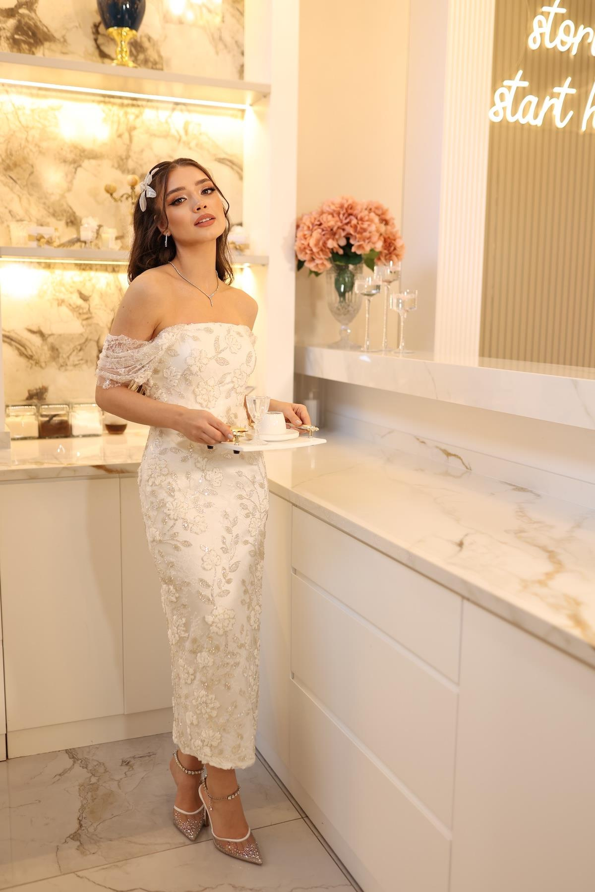 TheElsa | KALİNA BEYAZ KALEMBEYAZ DANTEL ELBİSELERKalina Beyaz Kalem Çiçekli Özel Tasarım Dantel Nişan Nikah Elbise
