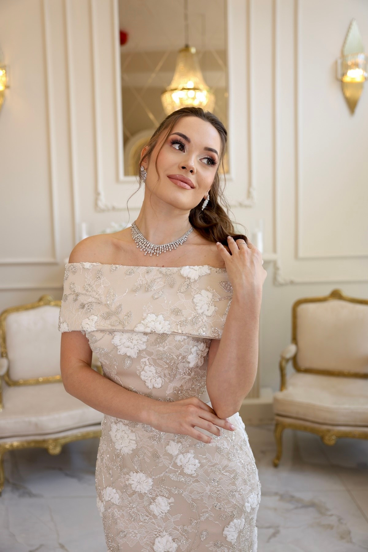 TheElsa | Kalina Kalem Bej Beyaz Dantel Nikah Nişan Söz ElbisesiBEYAZ DANTEL ELBİSELERKalina Kalem Bej Beyaz Dantel Nikah Nişan Söz Elbisesi