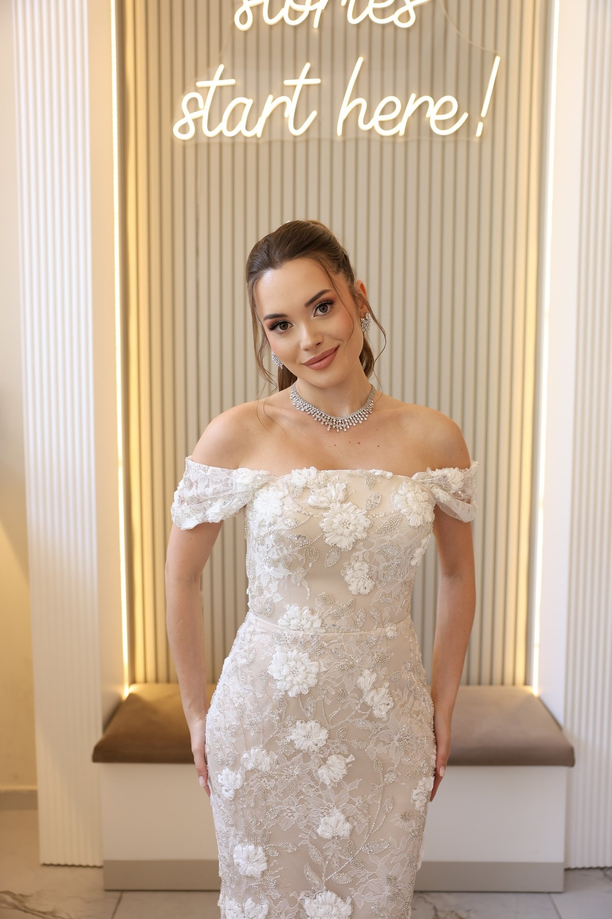 TheElsa | Kalina Kalem Bej Beyaz Dantel Nikah Nişan Söz ElbisesiBEYAZ DANTEL ELBİSELERKalina Kalem Bej Beyaz Dantel Nikah Nişan Söz Elbisesi