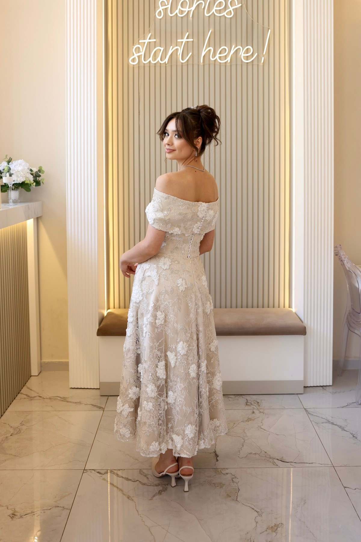 TheElsa | Kalina Prenses Bej Beyaz Dantel Nikah Nişan Söz ElbisesiBEYAZ DANTEL ELBİSELERKalina Prenses Bej Beyaz Dantel Nikah Nişan Söz Elbisesi