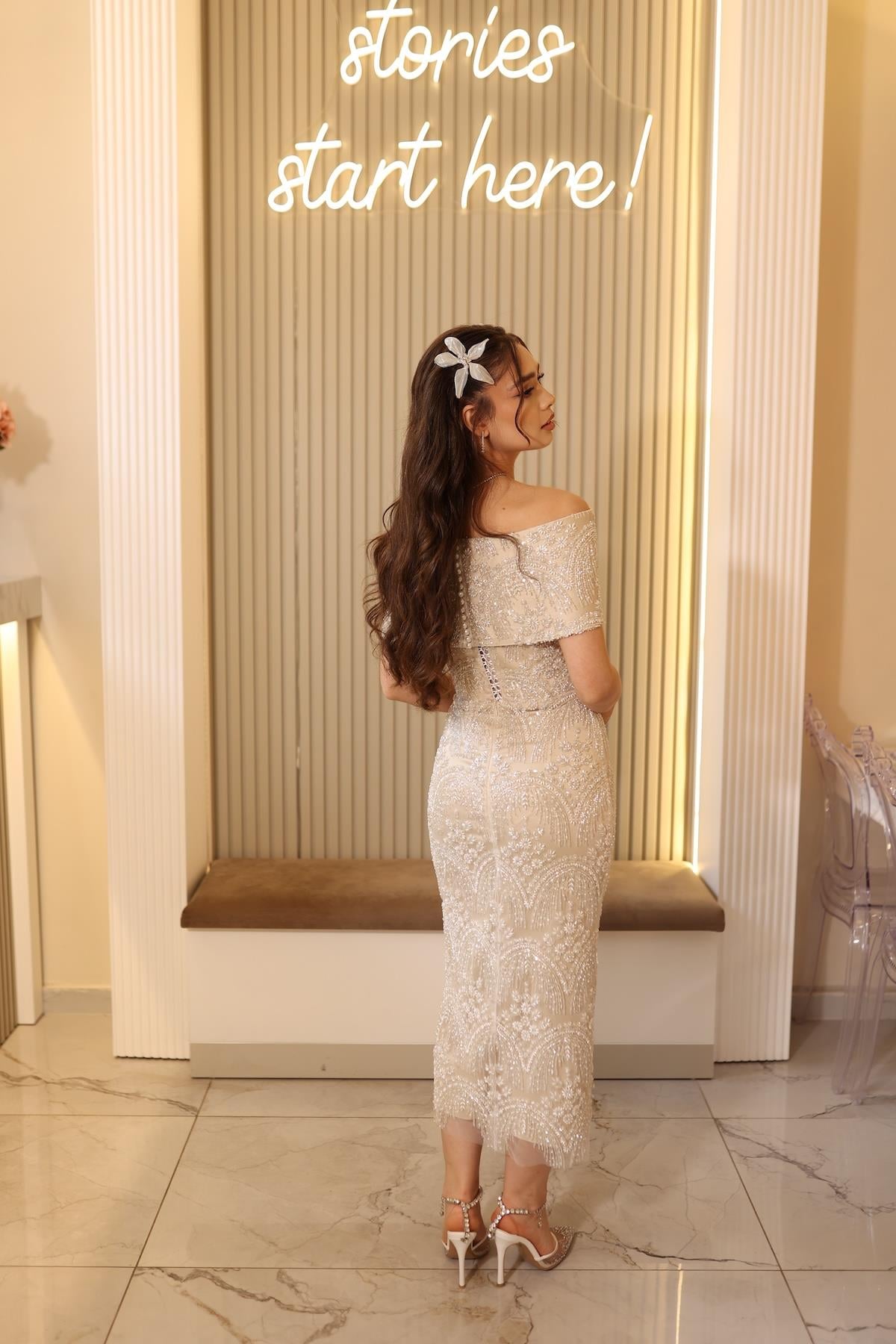 TheElsa | LALİN SATEN BOLEROÖZEL ÜRETİM TASARIM ELBİSELERLalin Saten Bolero Beyaz Çiçekli Nişan Nikah DavetElbise