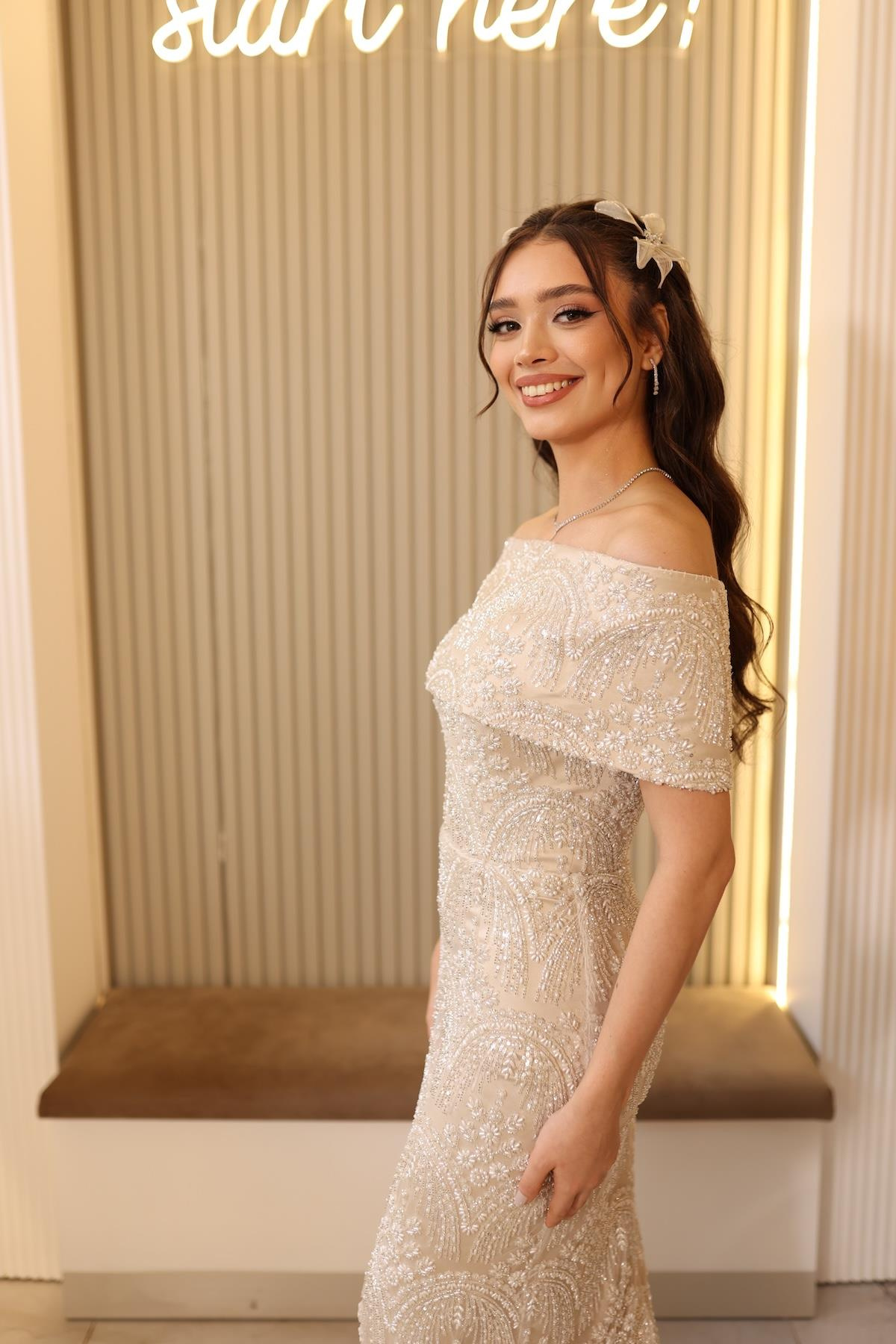 TheElsa | LALİN SATEN BOLEROÖZEL ÜRETİM TASARIM ELBİSELERLalin Saten Bolero Beyaz Çiçekli Nişan Nikah DavetElbise