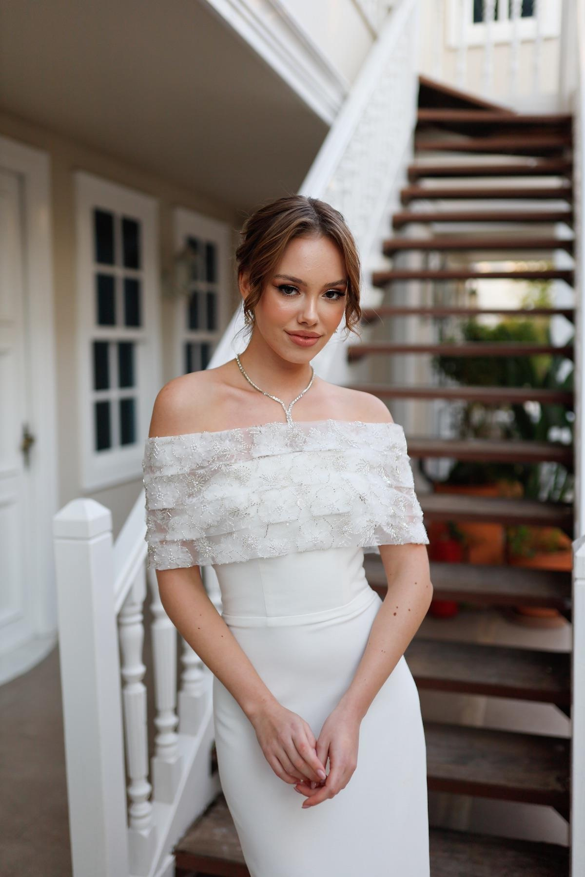 TheElsa | Kişiye Özel Üretim Abiye Elbise | Larissa Beyaz Özel Tasarım Dantel Detaylı Kalem Nikah Nişan ElbisesiSADE ELBİSELERLarissa Beyaz Özel Tasarım Dantel Detaylı Kalem Nikah Nişan Elbisesi