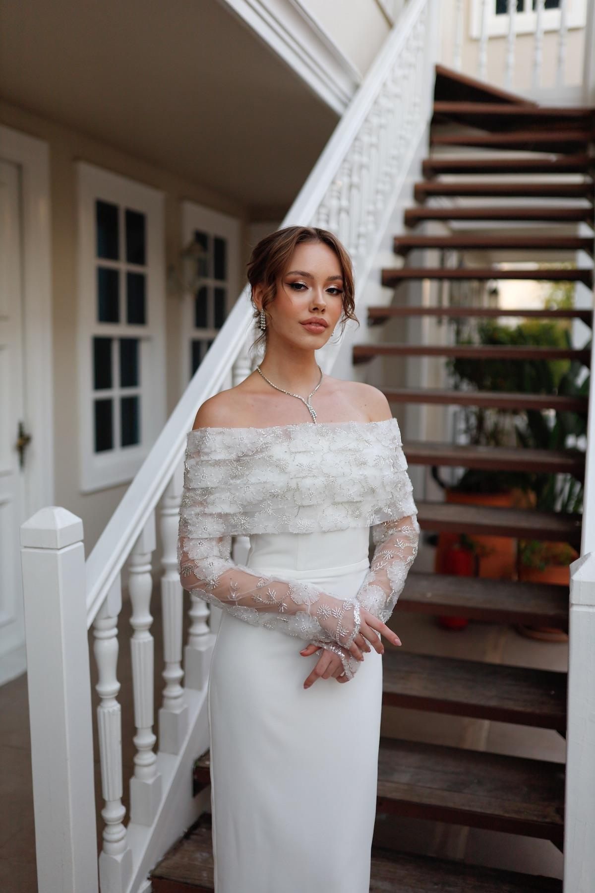 TheElsa | Kişiye Özel Üretim Abiye Elbise | Larissa Beyaz Özel Tasarım Dantel Detaylı Kalem Nikah Nişan ElbisesiSADE ELBİSELERLarissa Beyaz Özel Tasarım Dantel Detaylı Kalem Nikah Nişan Elbisesi