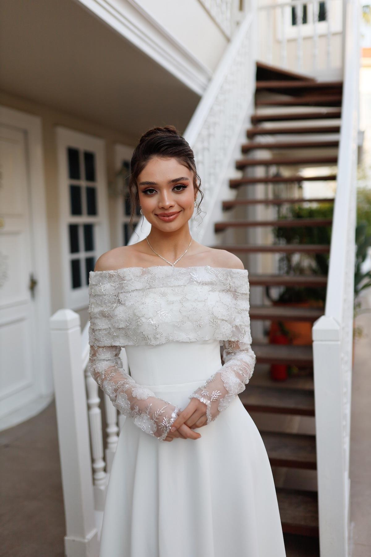 TheElsa | Kişiye Özel Üretim Abiye Elbise | Larissa Prenses Beyaz Özel Tasarım Dantel Detaylı Nikah Nişan ElbisesiSADE ELBİSELERLarissa Prenses Beyaz Özel Tasarım Dantel Detaylı Nikah Nişan Elbisesi