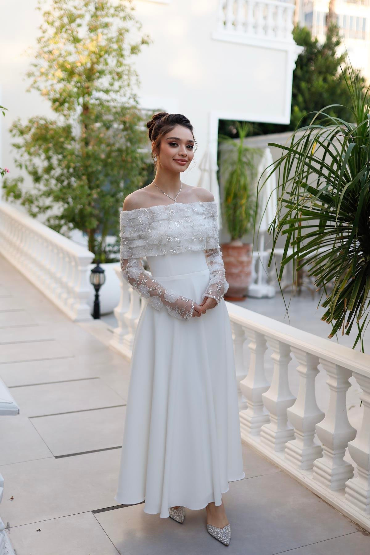 TheElsa | Kişiye Özel Üretim Abiye Elbise | Larissa Prenses Beyaz Özel Tasarım Dantel Detaylı Nikah Nişan ElbisesiSADE ELBİSELERLarissa Prenses Beyaz Özel Tasarım Dantel Detaylı Nikah Nişan Elbisesi