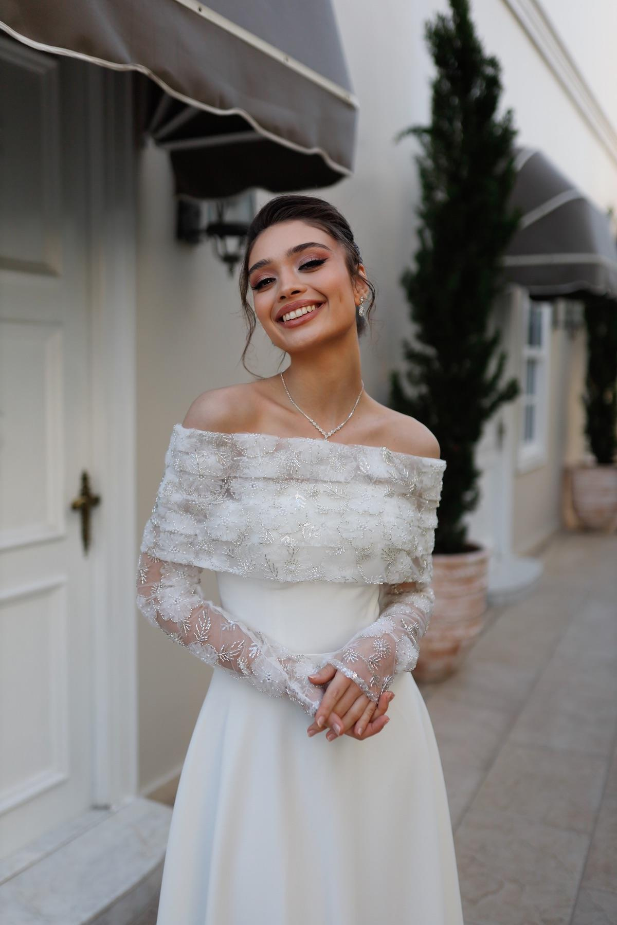 TheElsa | Kişiye Özel Üretim Abiye Elbise | Larissa Prenses Beyaz Özel Tasarım Dantel Detaylı Nikah Nişan ElbisesiSADE ELBİSELERLarissa Prenses Beyaz Özel Tasarım Dantel Detaylı Nikah Nişan Elbisesi