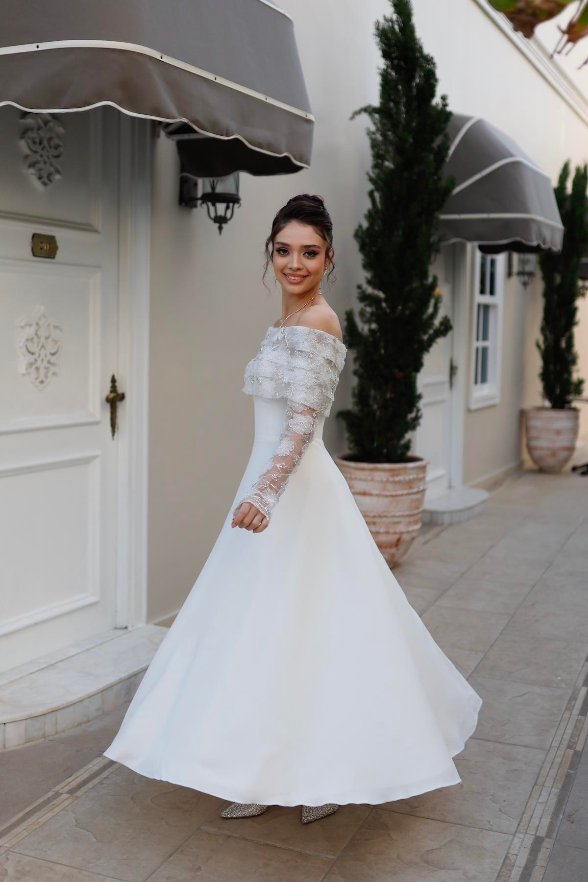 TheElsa | Kişiye Özel Üretim Abiye Elbise | Larissa Prenses Beyaz Özel Tasarım Dantel Detaylı Nikah Nişan ElbisesiSADE ELBİSELERLarissa Prenses Beyaz Özel Tasarım Dantel Detaylı Nikah Nişan Elbisesi