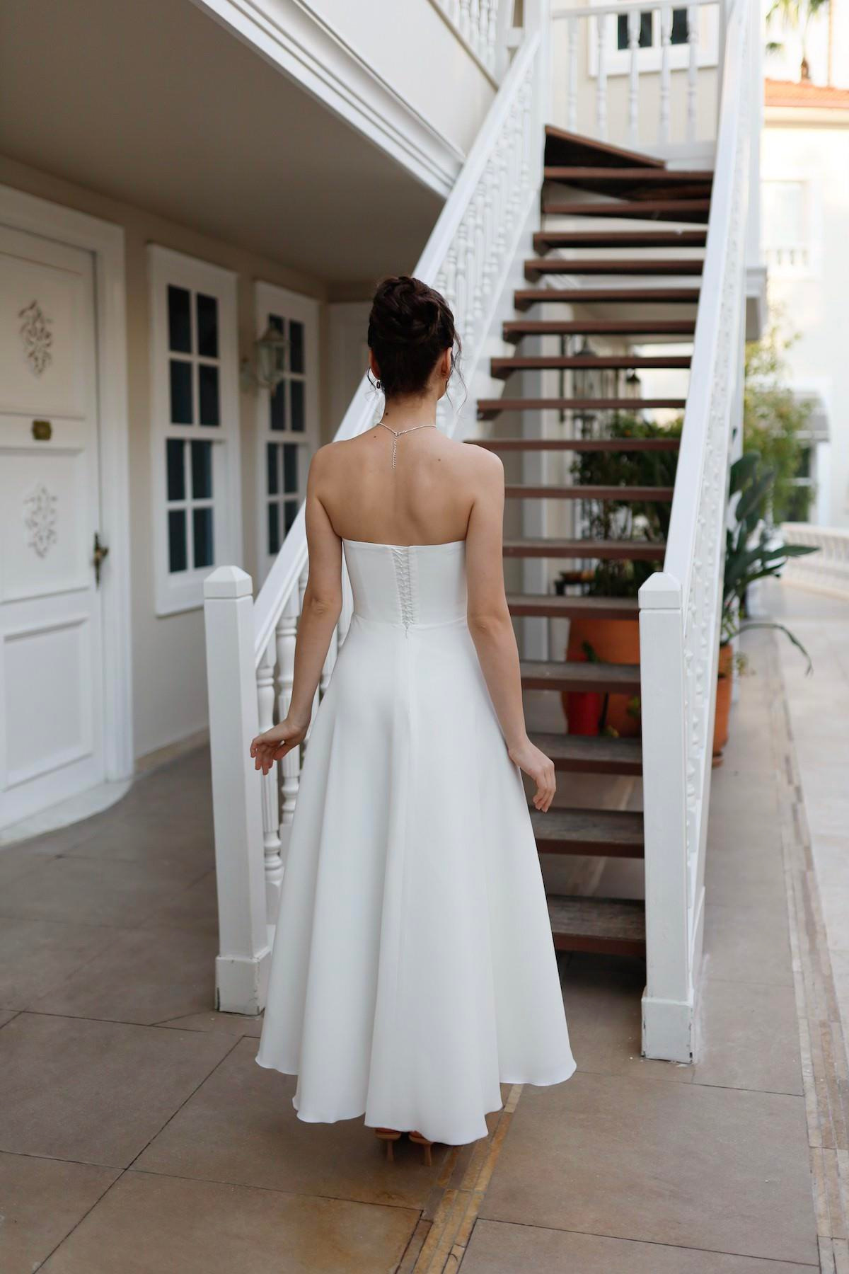 TheElsa | Kişiye Özel Üretim Abiye Elbise | Larissa Prenses Beyaz Özel Tasarım Dantel Detaylı Nikah Nişan ElbisesiSADE ELBİSELERLarissa Prenses Beyaz Özel Tasarım Dantel Detaylı Nikah Nişan Elbisesi