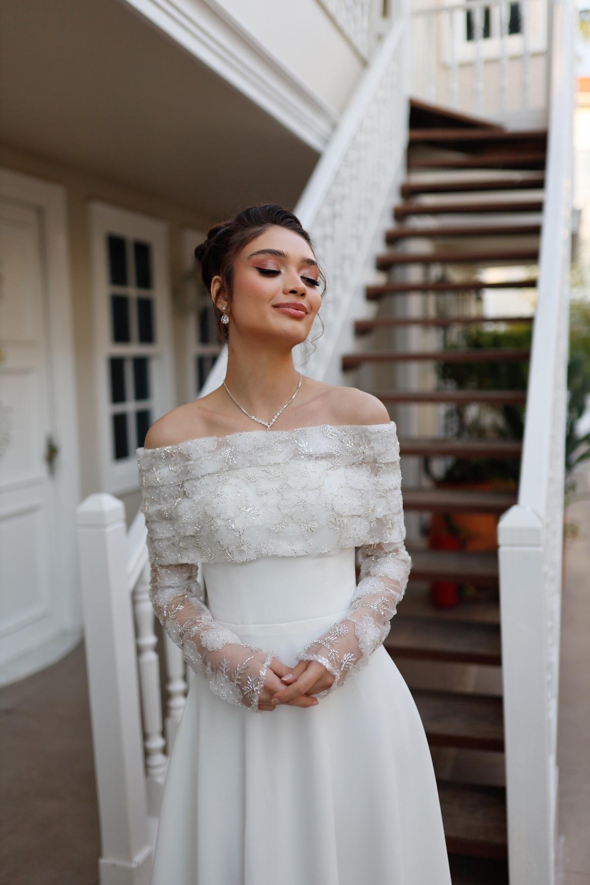 TheElsa | Kişiye Özel Üretim Abiye Elbise | Larissa Prenses Beyaz Özel Tasarım Dantel Detaylı Nikah Nişan ElbisesiSADE ELBİSELERLarissa Prenses Beyaz Özel Tasarım Dantel Detaylı Nikah Nişan Elbisesi