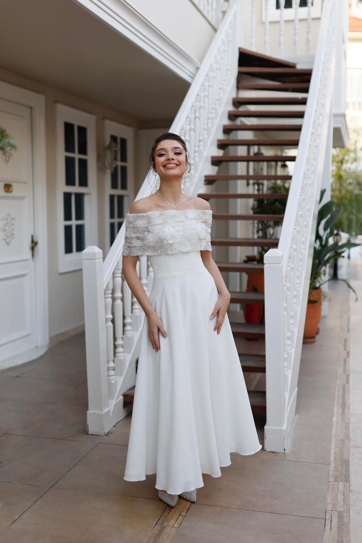 TheElsa | Kişiye Özel Üretim Abiye Elbise | Larissa Prenses Beyaz Özel Tasarım Dantel Detaylı Nikah Nişan ElbisesiSADE ELBİSELERLarissa Prenses Beyaz Özel Tasarım Dantel Detaylı Nikah Nişan Elbisesi