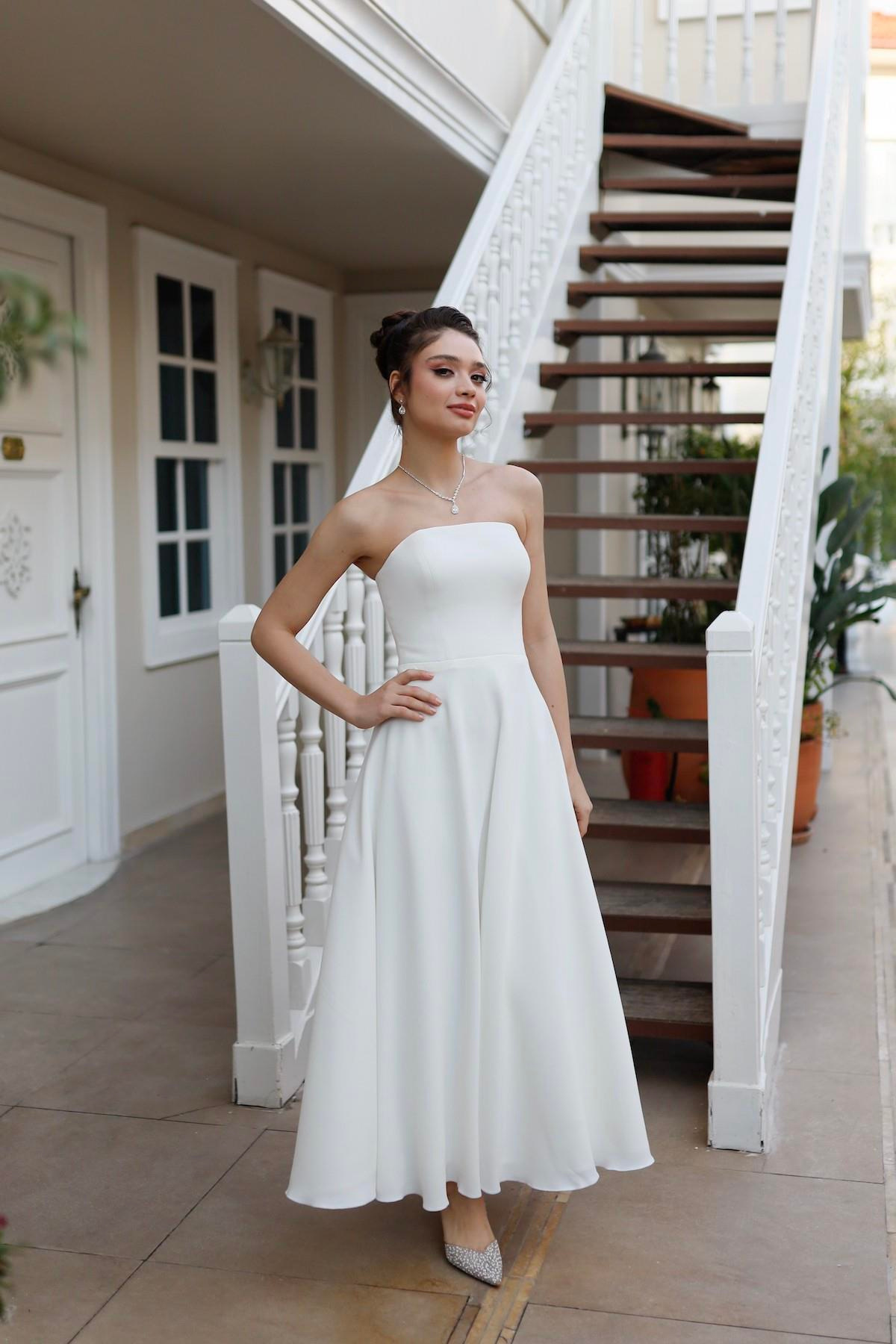 TheElsa | Kişiye Özel Üretim Abiye Elbise | Larissa Prenses Beyaz Özel Tasarım Dantel Detaylı Nikah Nişan ElbisesiSADE ELBİSELERLarissa Prenses Beyaz Özel Tasarım Dantel Detaylı Nikah Nişan Elbisesi