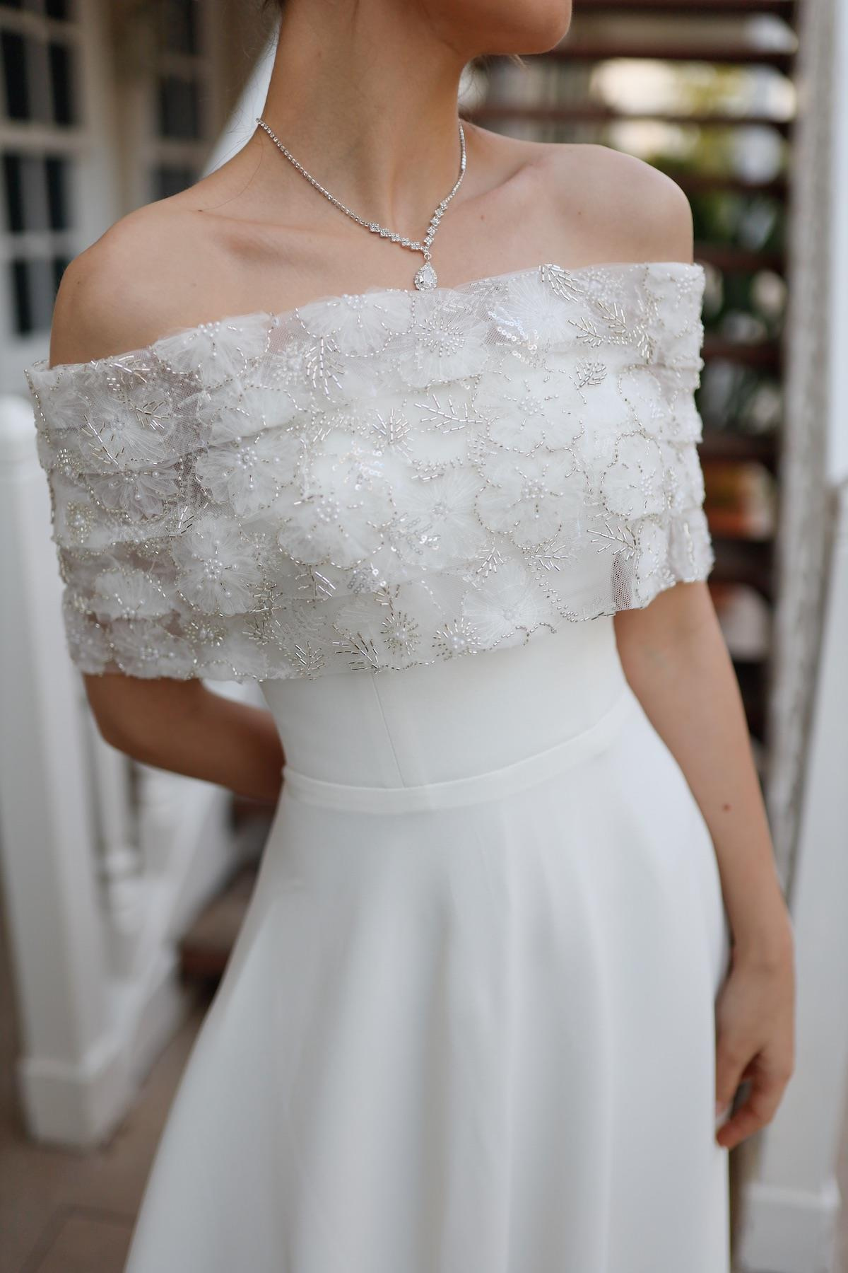 TheElsa | Kişiye Özel Üretim Abiye Elbise | Larissa Prenses Beyaz Özel Tasarım Dantel Detaylı Nikah Nişan ElbisesiSADE ELBİSELERLarissa Prenses Beyaz Özel Tasarım Dantel Detaylı Nikah Nişan Elbisesi