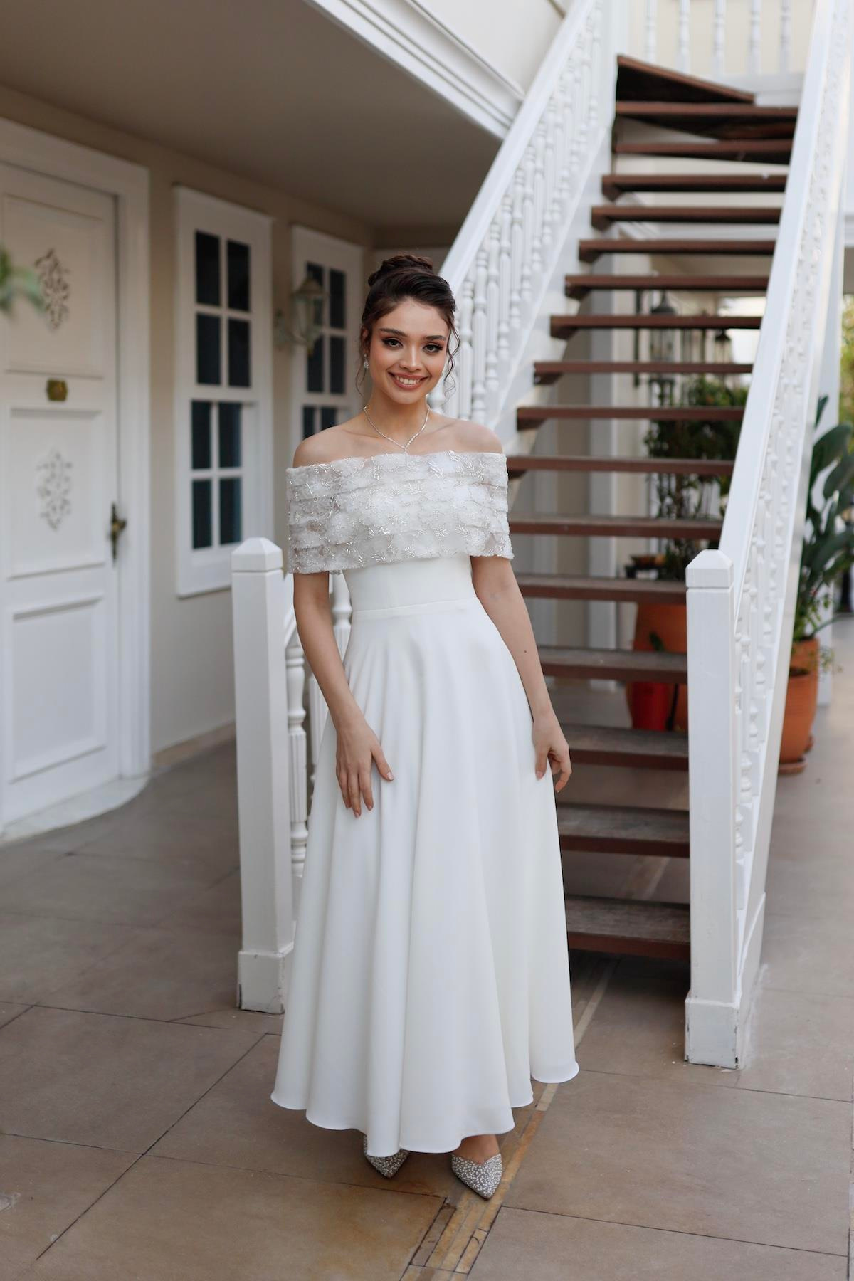 TheElsa | Kişiye Özel Üretim Abiye Elbise | Larissa Prenses Beyaz Özel Tasarım Dantel Detaylı Nikah Nişan ElbisesiSADE ELBİSELERLarissa Prenses Beyaz Özel Tasarım Dantel Detaylı Nikah Nişan Elbisesi