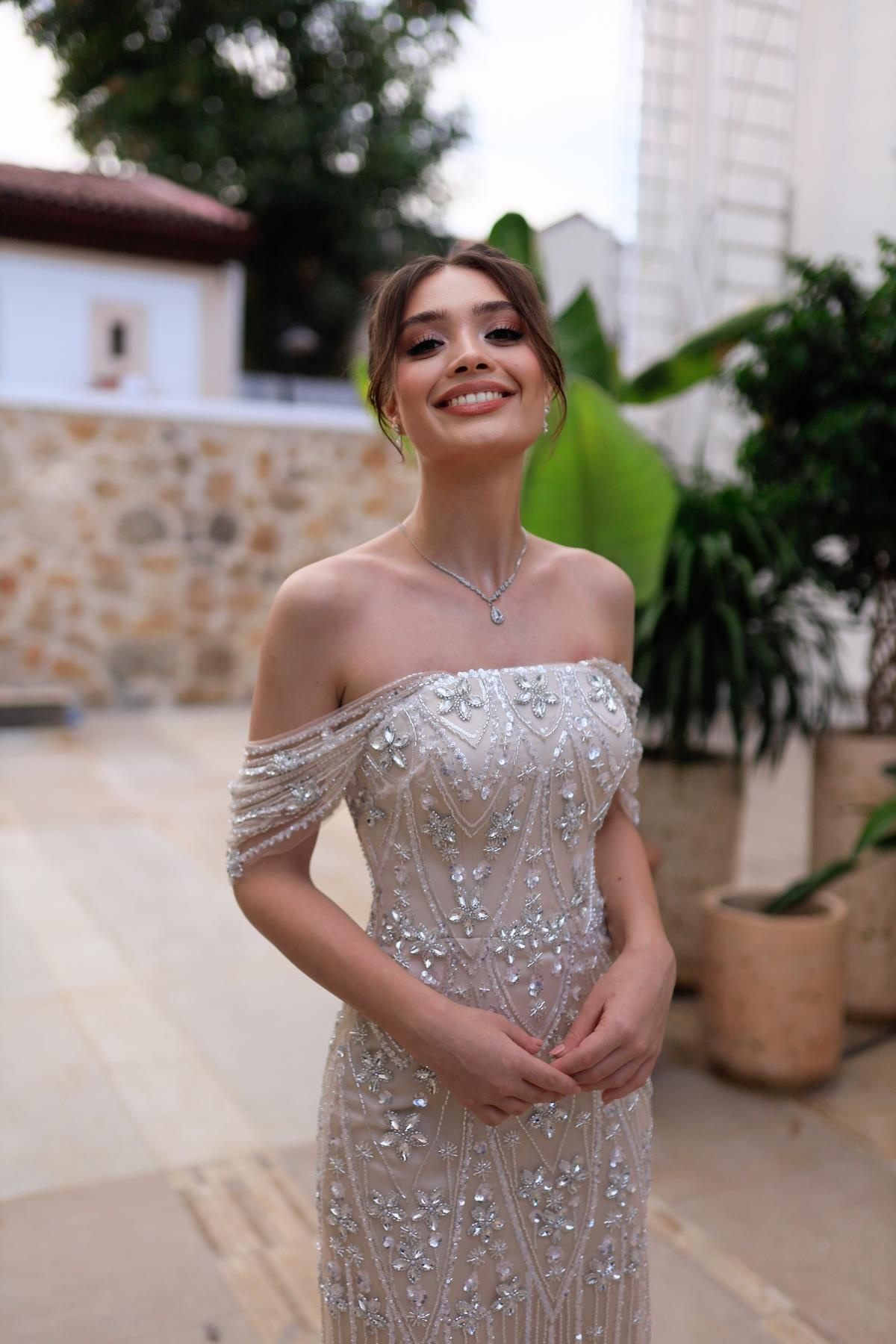 TheElsa | LAURADANTEL ELBİSELERLaura Bej Taşlı Özel Tasarım Elbise