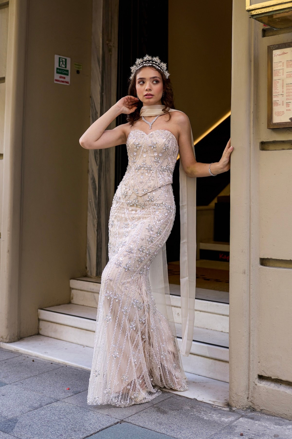 TheElsa | Hera Laura Kalp Yaka Bej Dantel Balık Korse Etek Nikah Nişan Söz ElbisesiRENKLİ DANTEL ELBİSELERLaura Kalp Yaka Bej Dantel Balık Korse Etek Nikah Nişan Söz Elbisesi