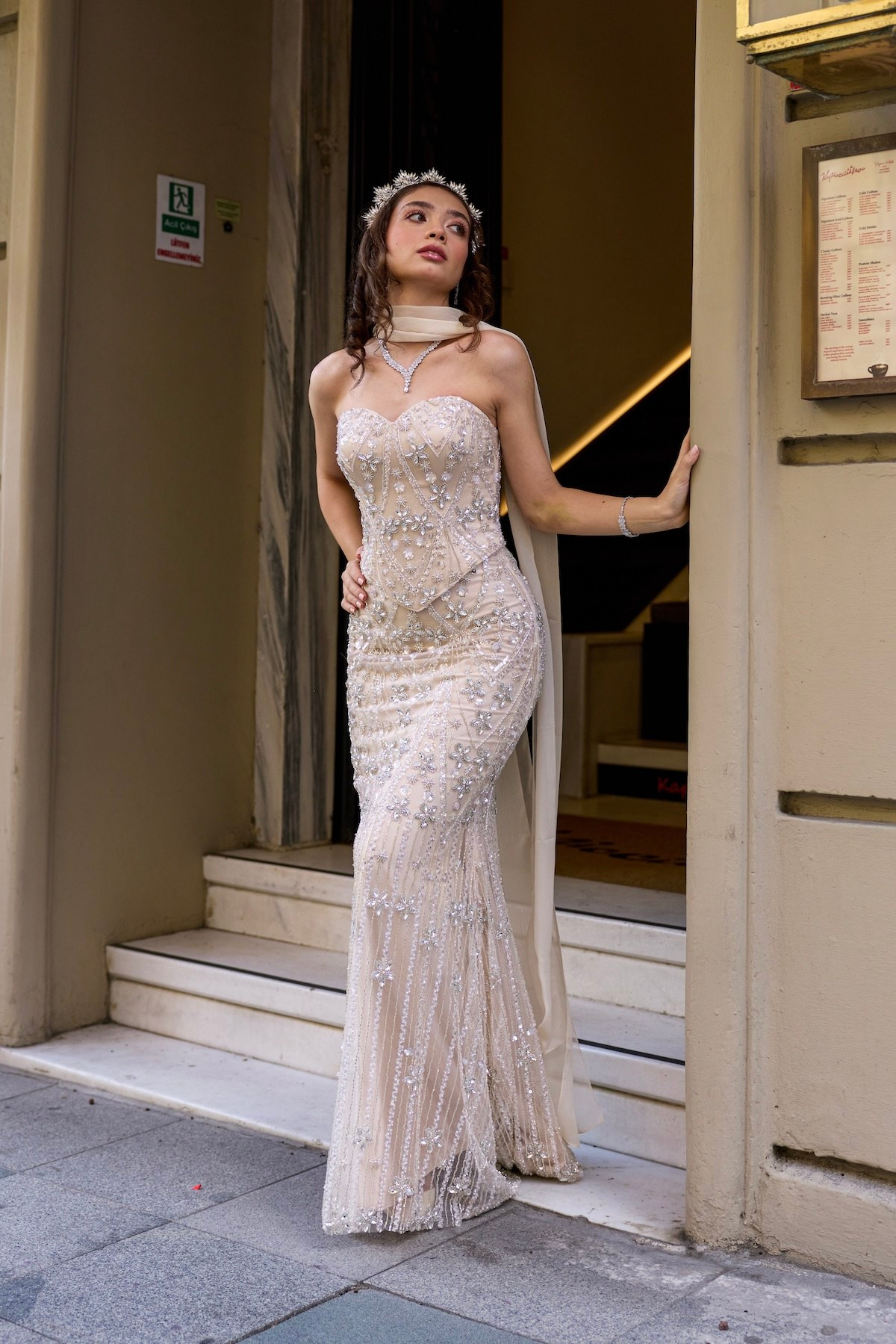 TheElsa | Hera Laura Kalp Yaka Bej Dantel Balık Korse Etek Nikah Nişan Söz ElbisesiRENKLİ DANTEL ELBİSELERLaura Kalp Yaka Bej Dantel Balık Korse Etek Nikah Nişan Söz Elbisesi
