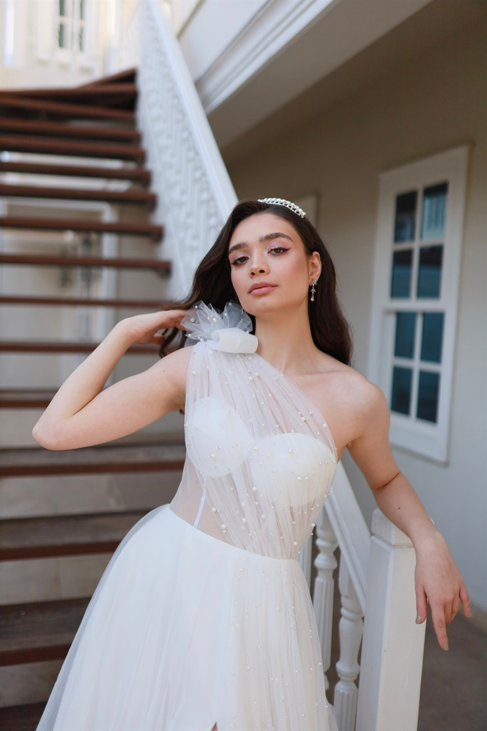 TheElsa | GİYİM | TAKI | Lavien Beyaz İncili Özel Tasarım Yırtmaçlı Uzun Nikah ElbisesiELBİSELavien Beyaz İncili Özel Tasarım Yırtmaçlı Uzun Nikah Elbisesi
