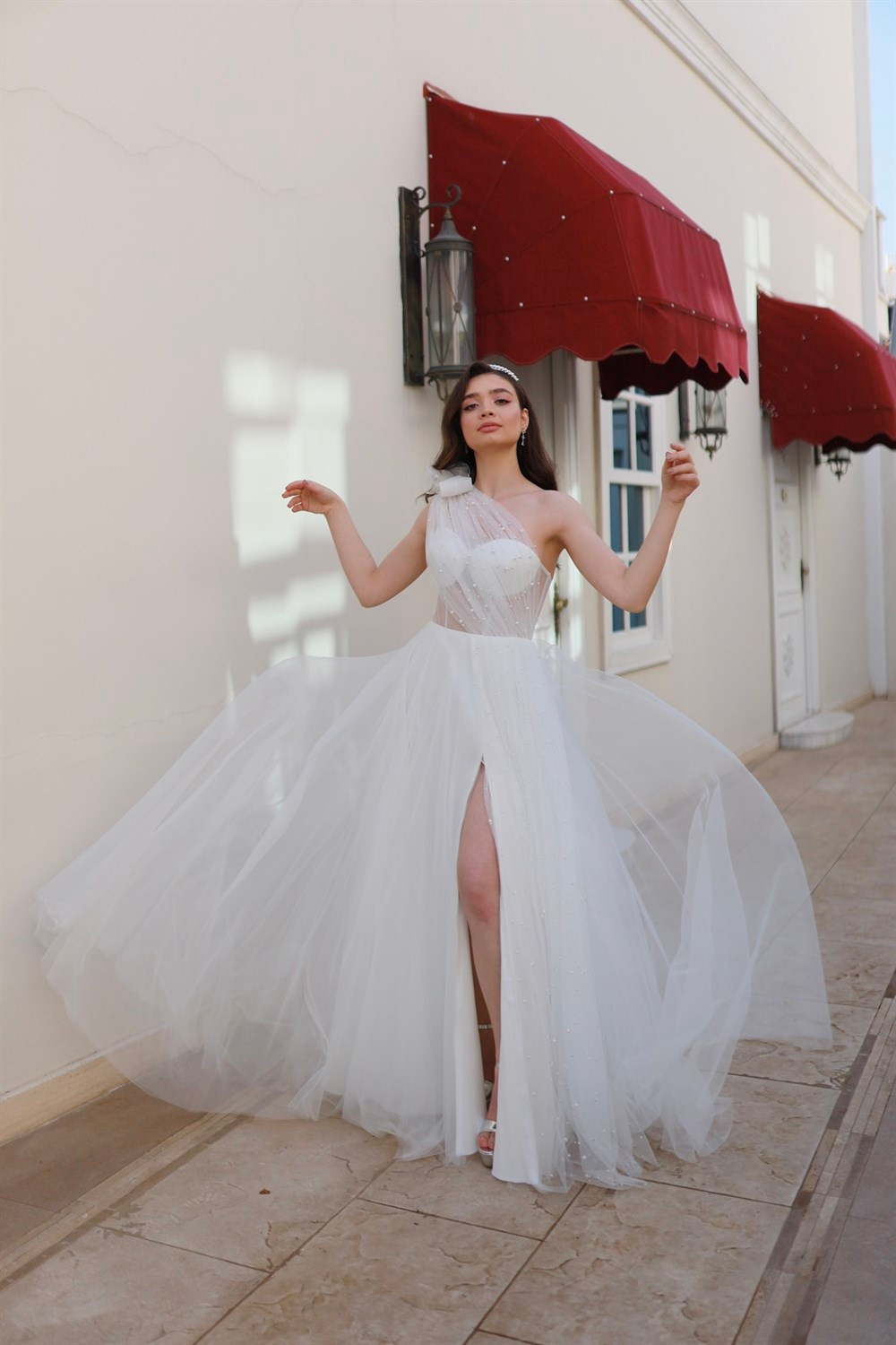 TheElsa | GİYİM | TAKI | Lavien Beyaz İncili Özel Tasarım Yırtmaçlı Uzun Nikah ElbisesiELBİSELavien Beyaz İncili Özel Tasarım Yırtmaçlı Uzun Nikah Elbisesi