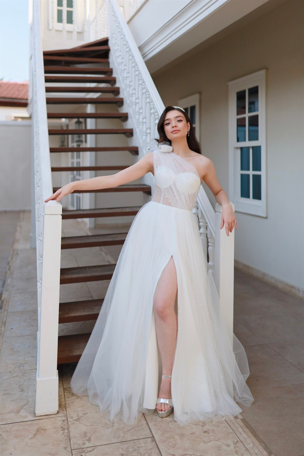 TheElsa | GİYİM | TAKI | Lavien Beyaz İncili Özel Tasarım Yırtmaçlı Uzun Nikah ElbisesiELBİSELavien Beyaz İncili Özel Tasarım Yırtmaçlı Uzun Nikah Elbisesi