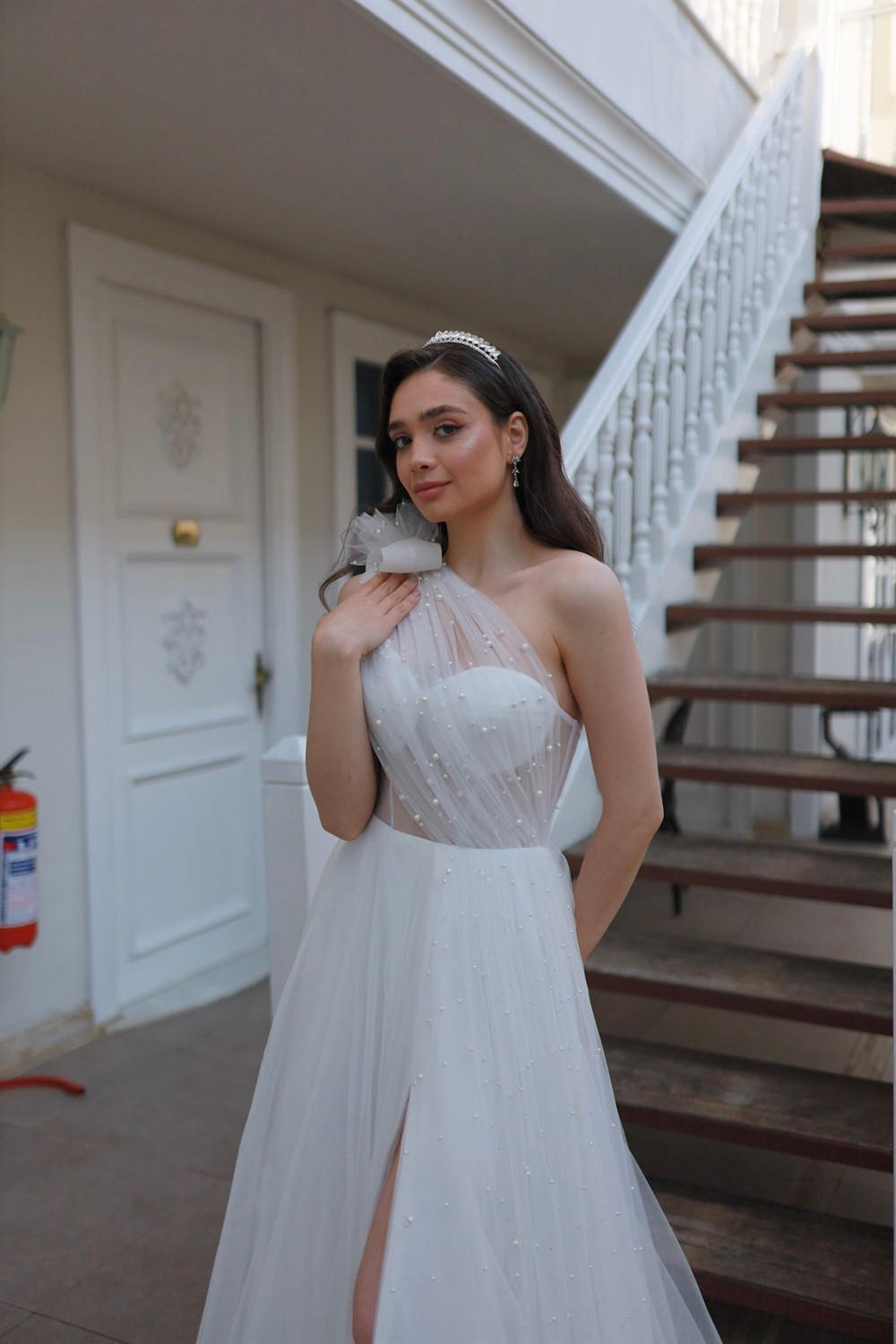 TheElsa | GİYİM | TAKI | Lavien Beyaz İncili Özel Tasarım Yırtmaçlı Uzun Nikah ElbisesiELBİSELavien Beyaz İncili Özel Tasarım Yırtmaçlı Uzun Nikah Elbisesi