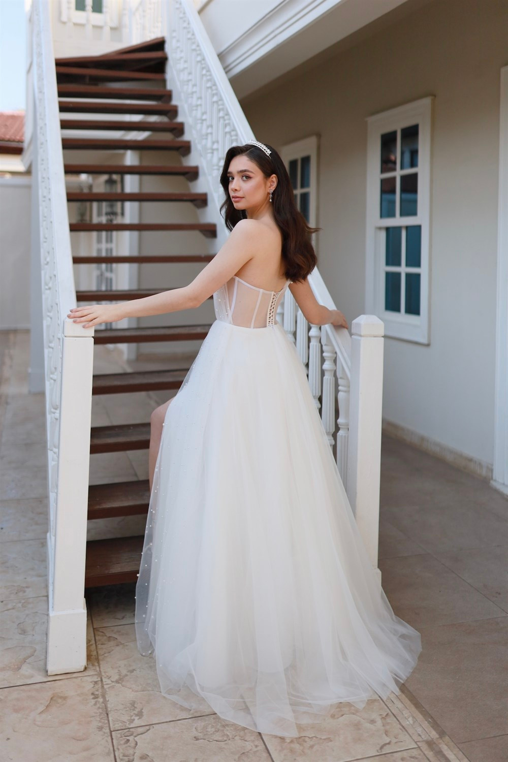 TheElsa | GİYİM | TAKI | Lavien Beyaz İncili Özel Tasarım Yırtmaçlı Uzun Nikah ElbisesiELBİSELavien Beyaz İncili Özel Tasarım Yırtmaçlı Uzun Nikah Elbisesi