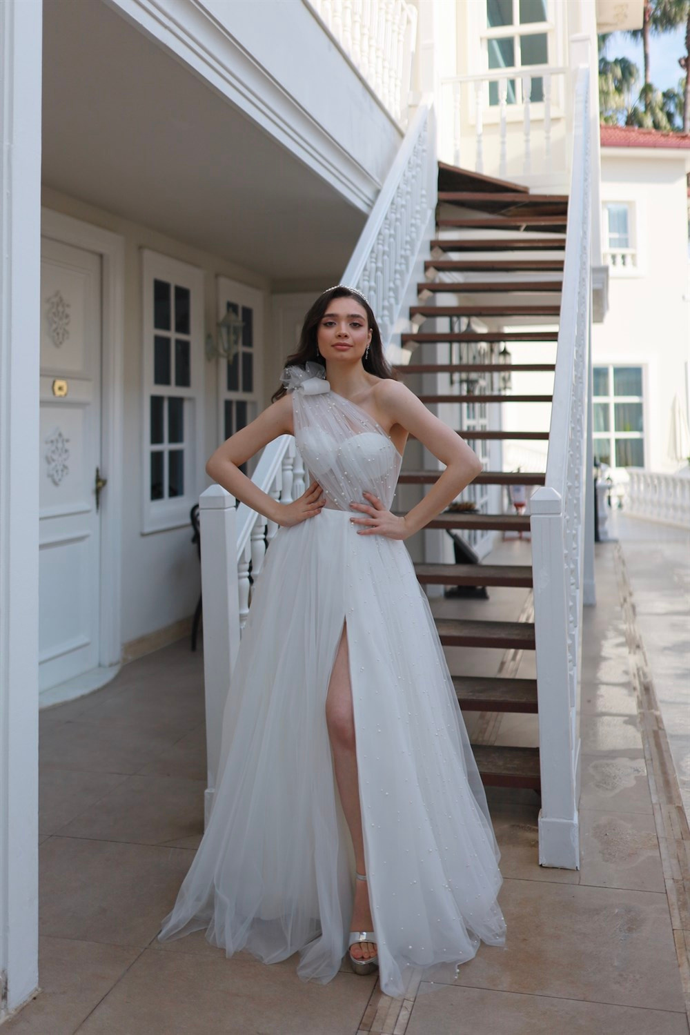 TheElsa | GİYİM | TAKI | Lavien Beyaz İncili Özel Tasarım Yırtmaçlı Uzun Nikah ElbisesiELBİSELavien Beyaz İncili Özel Tasarım Yırtmaçlı Uzun Nikah Elbisesi