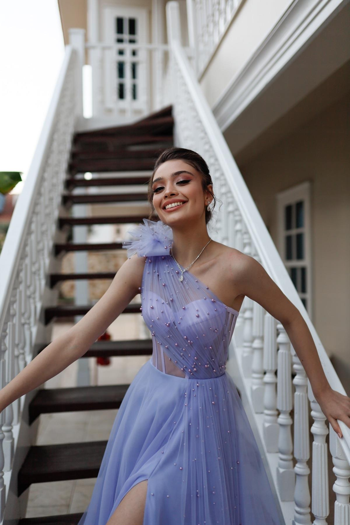 TheElsa | Özel Tasarım Abiye Elbiseler | Lavien Lila Pembe İncili Özel Tasarım Yırtmaçlı Uzun Abiye Nişan ElbiseTÜL ELBİSELERLavien Lila Pembe İncili Özel Tasarım Yırtmaçlı Uzun Abiye Nişan Elbise