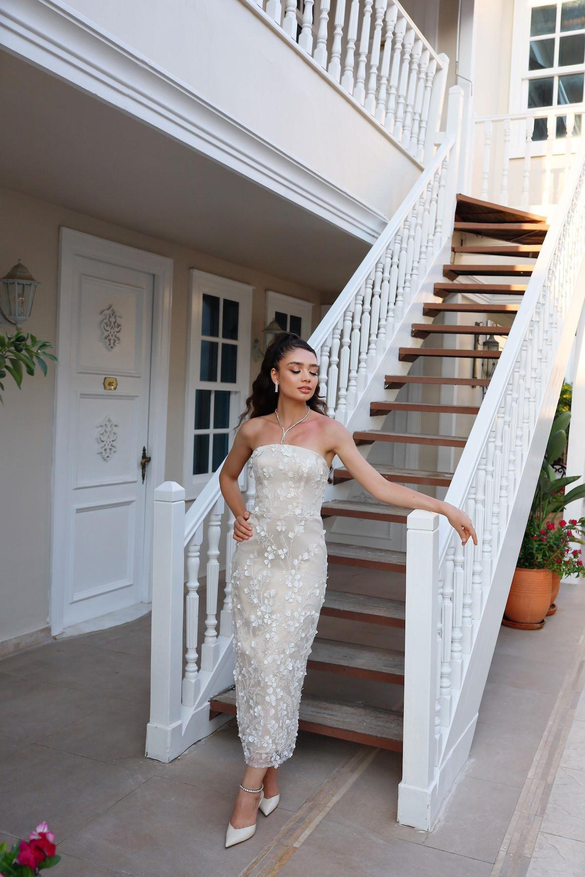 TheElsa | Kişiye Özel Üretim Abiye Elbise | Lavinya Beyaz Çiçekli Özel Tasarım Dantel Abiye ElbiseÖZEL ÜRETİM ELBİSELavinya White Floral Special Design Lace Evening Dress