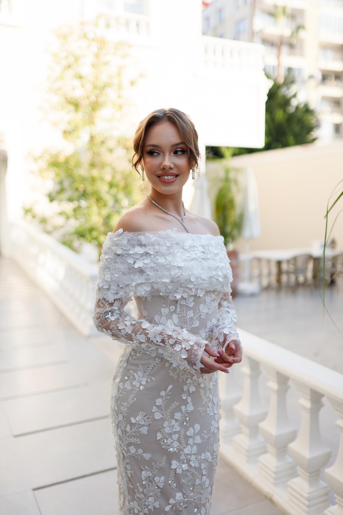 TheElsa | Kişiye Özel Üretim Abiye Elbise | Lavinya Beyaz Çiçekli Özel Tasarım Dantel Abiye ElbiseÖZEL ÜRETİM ELBİSELavinya White Floral Special Design Lace Evening Dress