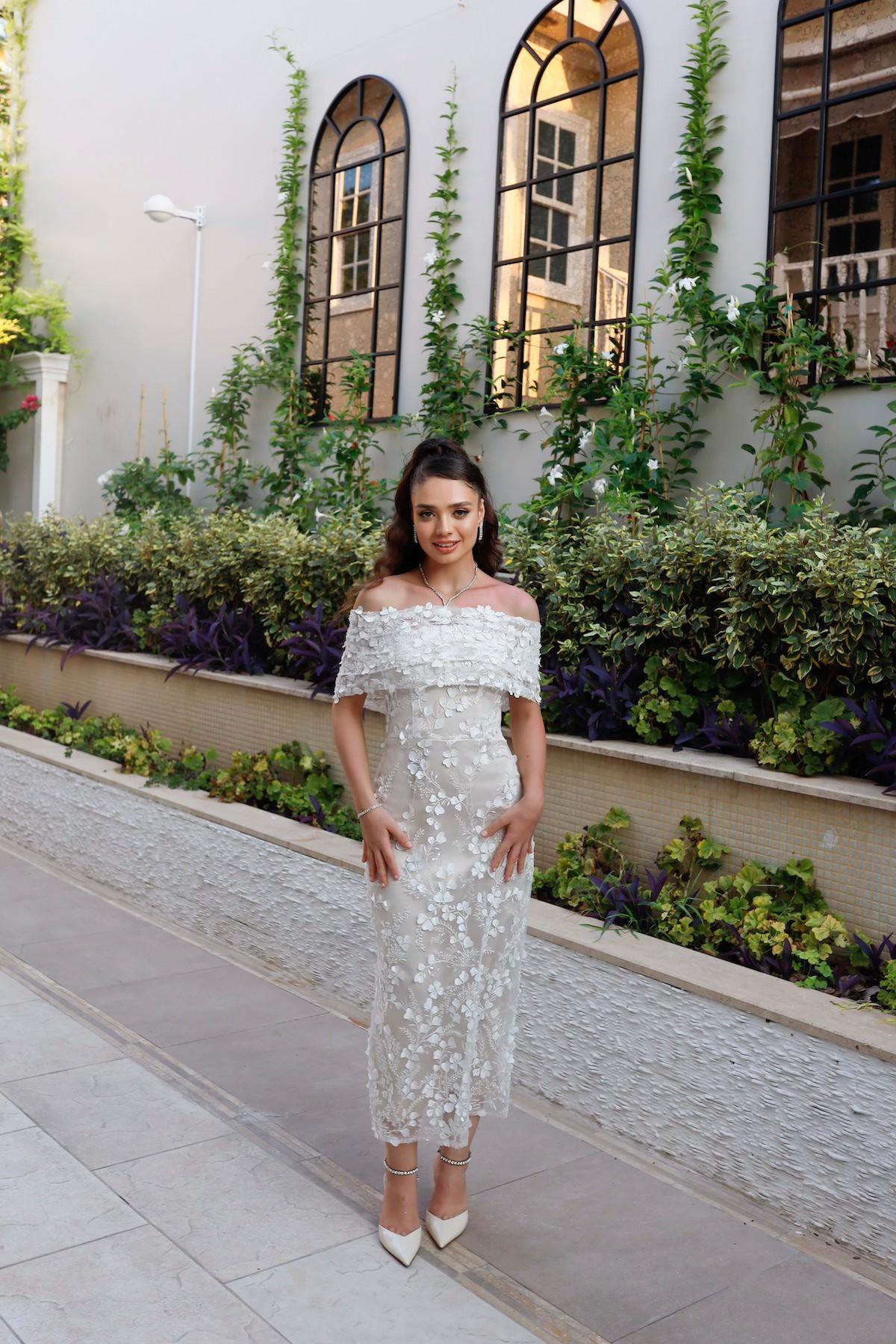 TheElsa | Kişiye Özel Üretim Abiye Elbise | Lavinya Beyaz Çiçekli Özel Tasarım Dantel Abiye ElbiseÖZEL ÜRETİM ELBİSELavinya White Floral Special Design Lace Evening Dress