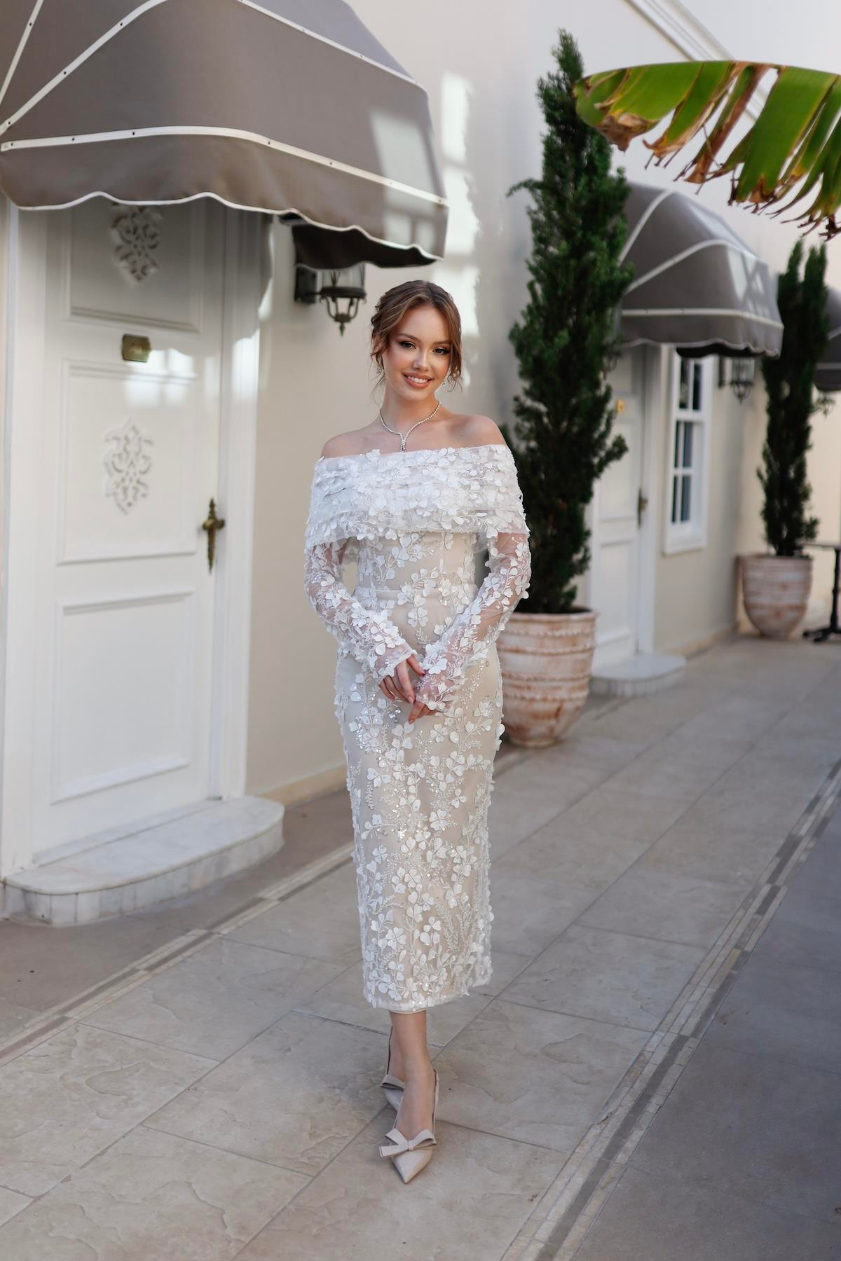 TheElsa | Kişiye Özel Üretim Abiye Elbise | Lavinya Beyaz Çiçekli Özel Tasarım Dantel Abiye ElbiseÖZEL ÜRETİM ELBİSELavinya White Floral Special Design Lace Evening Dress