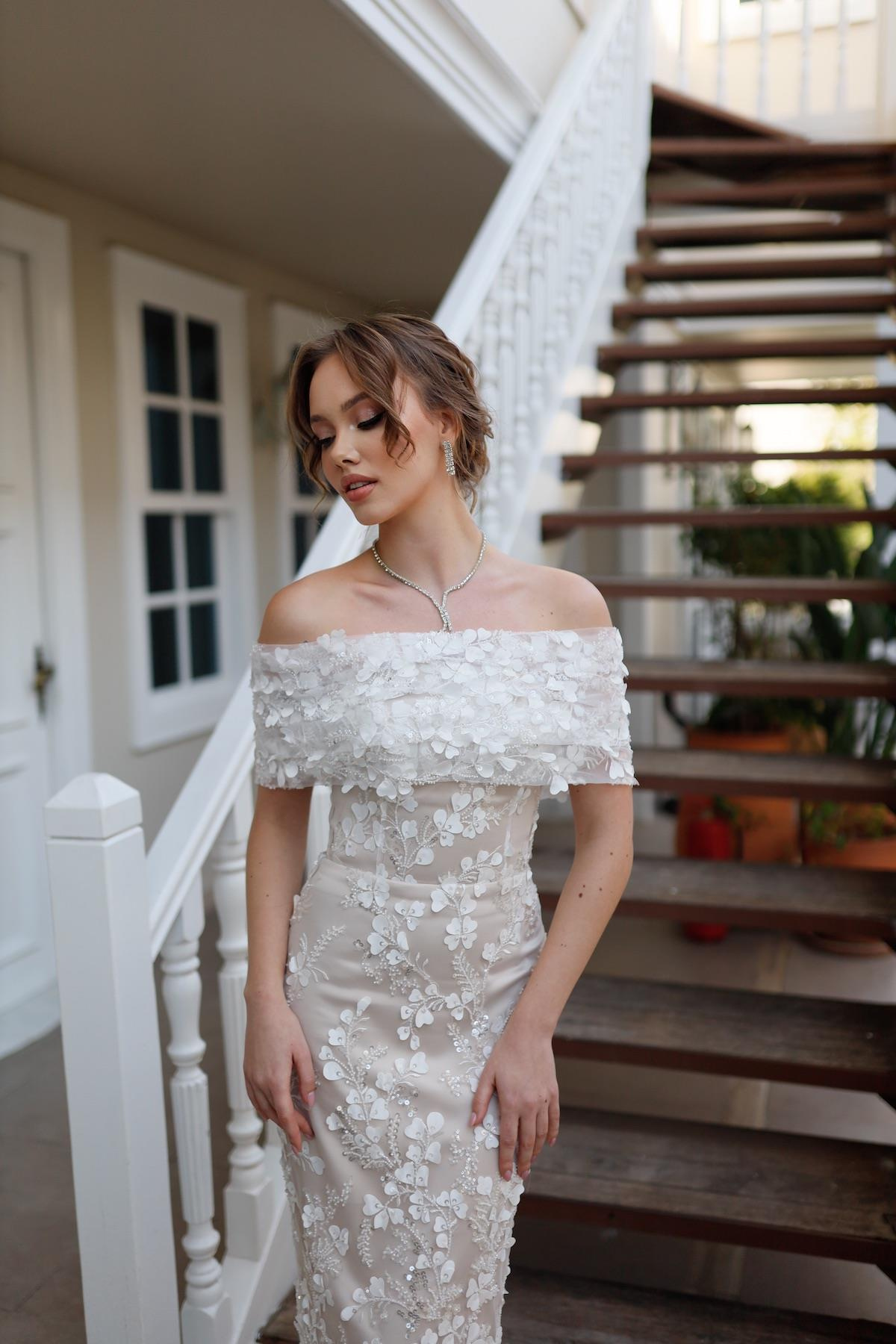TheElsa | Kişiye Özel Üretim Abiye Elbise | Lavinya Beyaz Çiçekli Özel Tasarım Dantel Abiye ElbiseÖZEL ÜRETİM ELBİSELavinya White Floral Special Design Lace Evening Dress