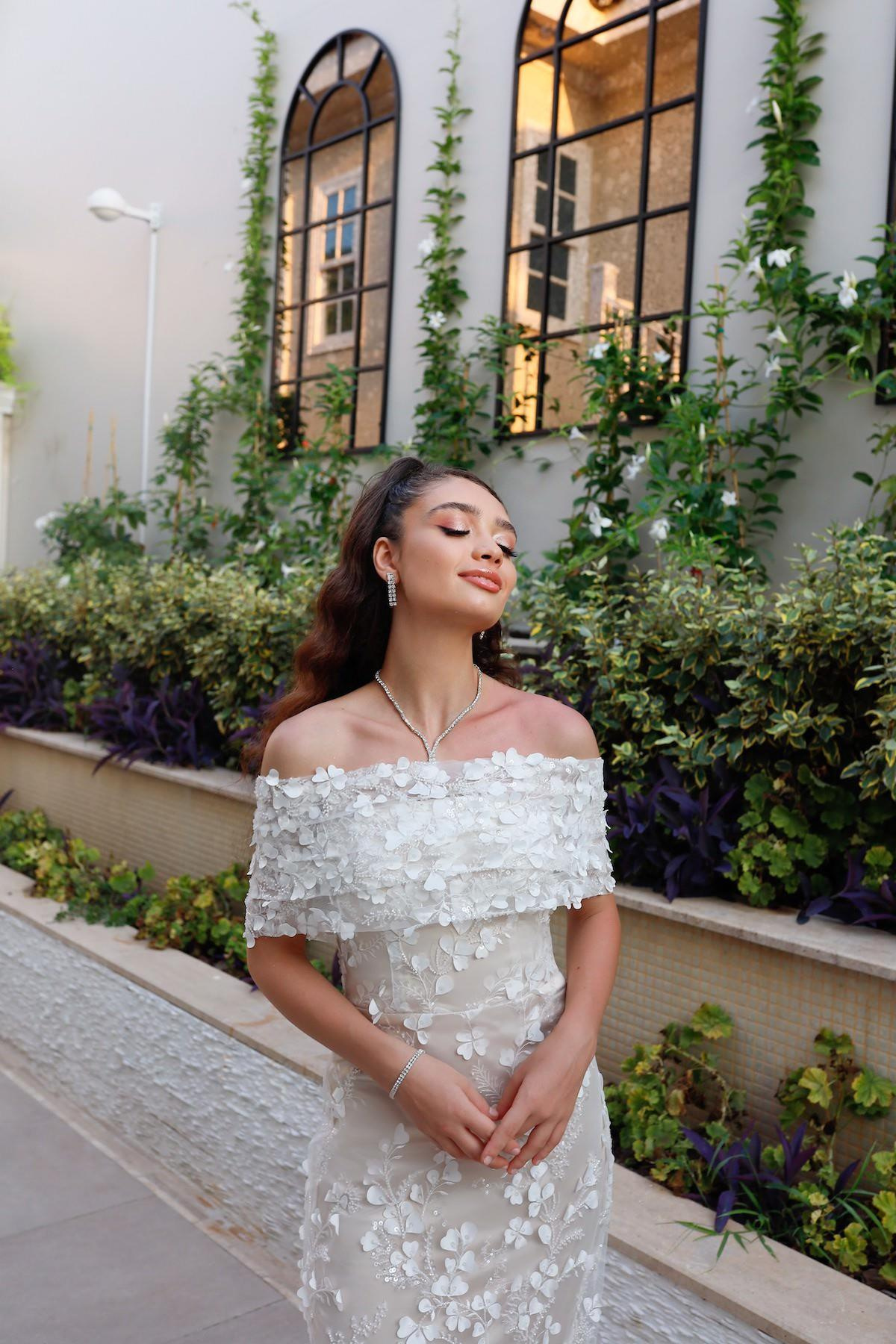TheElsa | Kişiye Özel Üretim Abiye Elbise | Lavinya Beyaz Çiçekli Özel Tasarım Dantel Abiye ElbiseÖZEL ÜRETİM ELBİSELavinya White Floral Special Design Lace Evening Dress