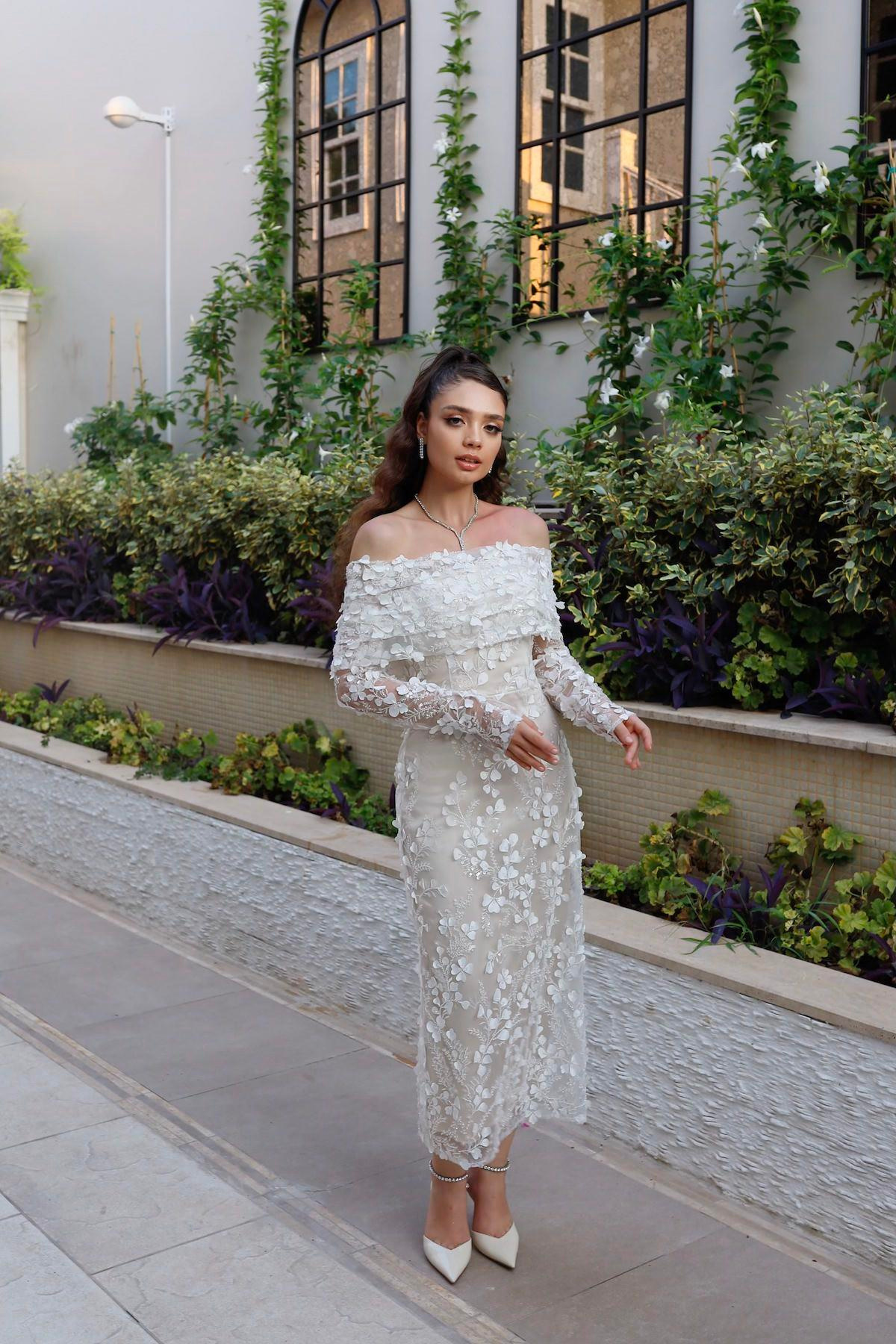 TheElsa | Kişiye Özel Üretim Abiye Elbise | Lavinya Beyaz Çiçekli Özel Tasarım Dantel Abiye ElbiseÖZEL ÜRETİM ELBİSELavinya White Floral Special Design Lace Evening Dress