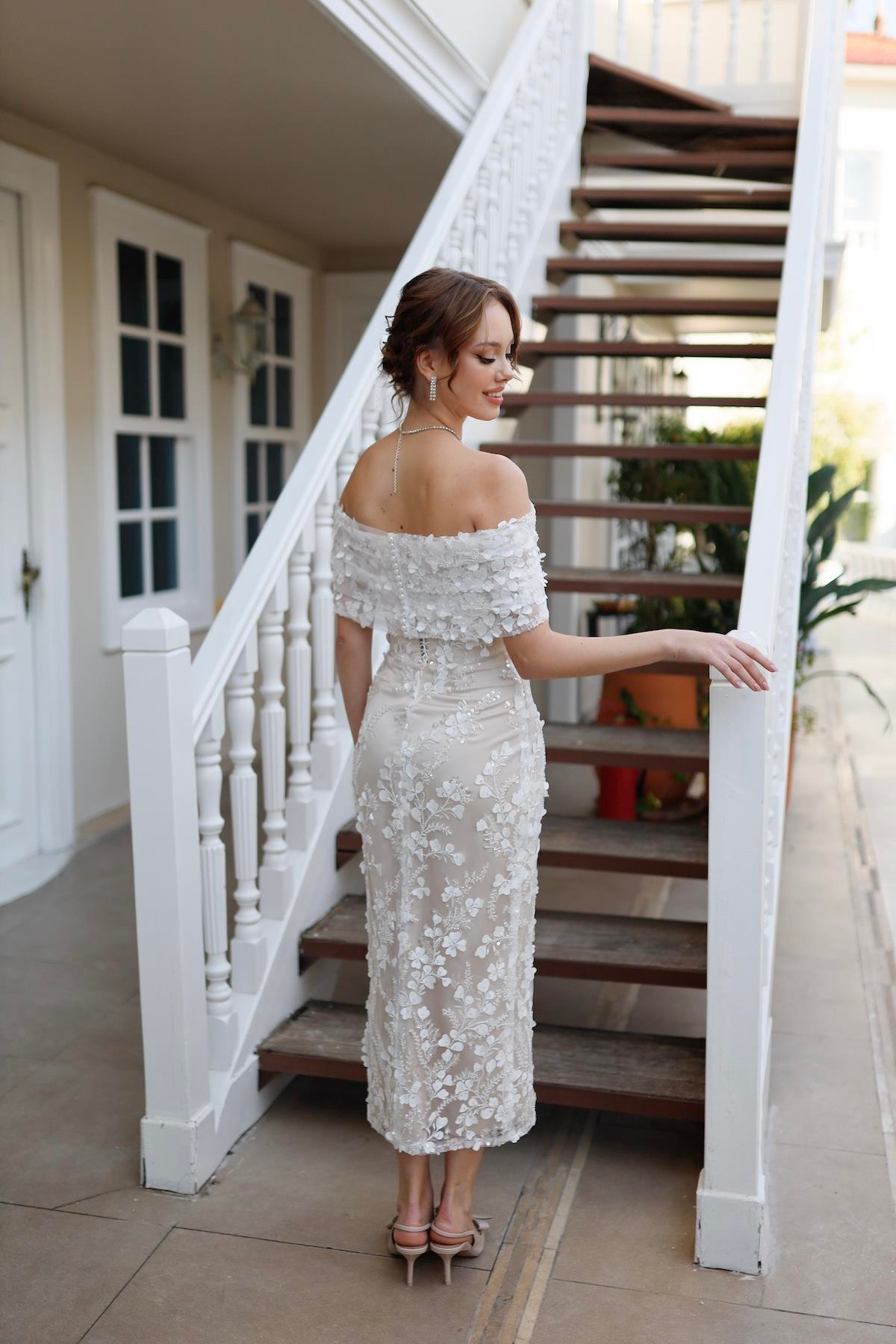TheElsa | Kişiye Özel Üretim Abiye Elbise | Lavinya Beyaz Çiçekli Özel Tasarım Dantel Abiye ElbiseÖZEL ÜRETİM ELBİSELavinya White Floral Special Design Lace Evening Dress