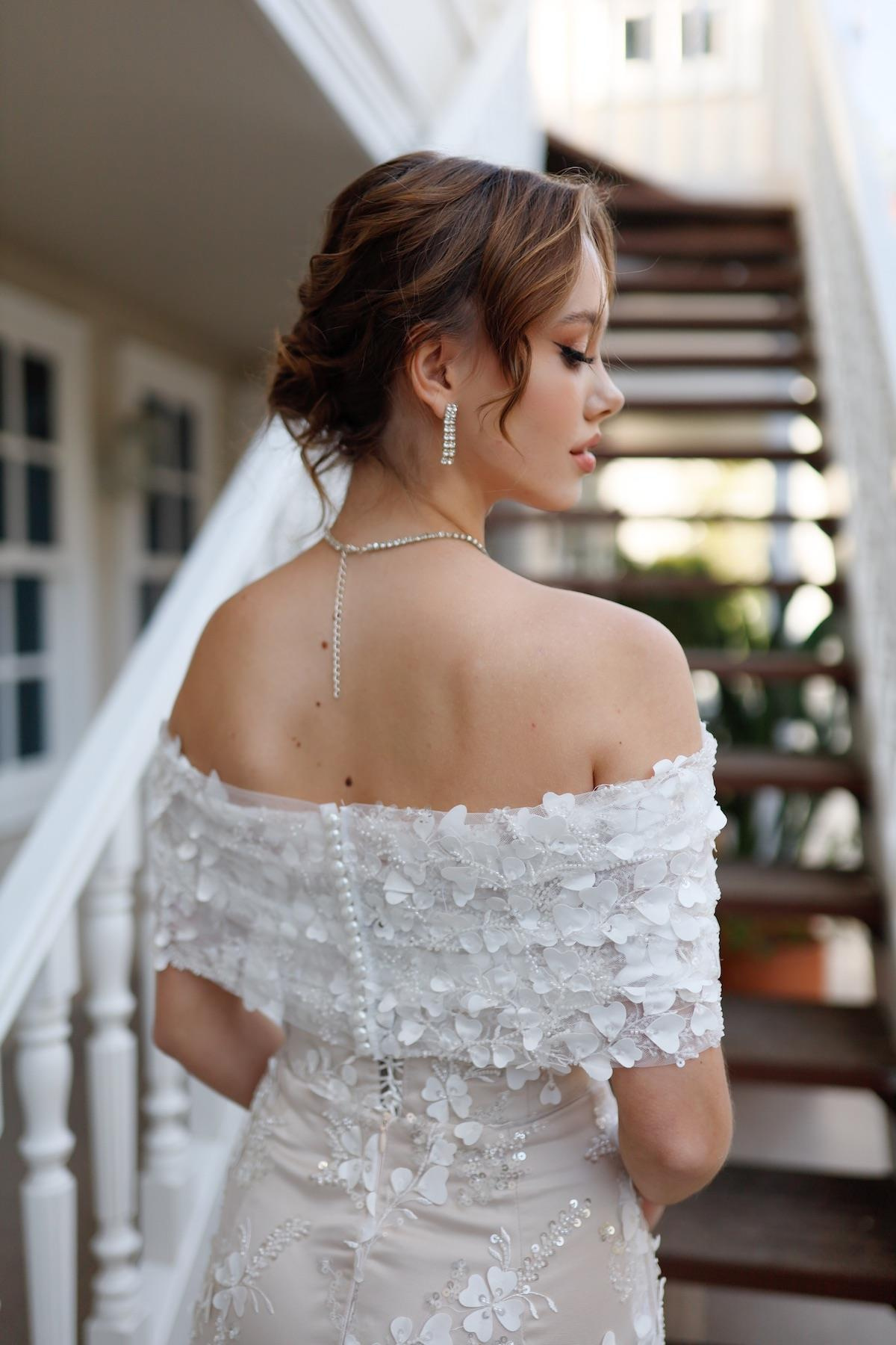 TheElsa | Kişiye Özel Üretim Abiye Elbise | Lavinya Beyaz Çiçekli Özel Tasarım Dantel Abiye ElbiseÖZEL ÜRETİM ELBİSELavinya White Floral Special Design Lace Evening Dress